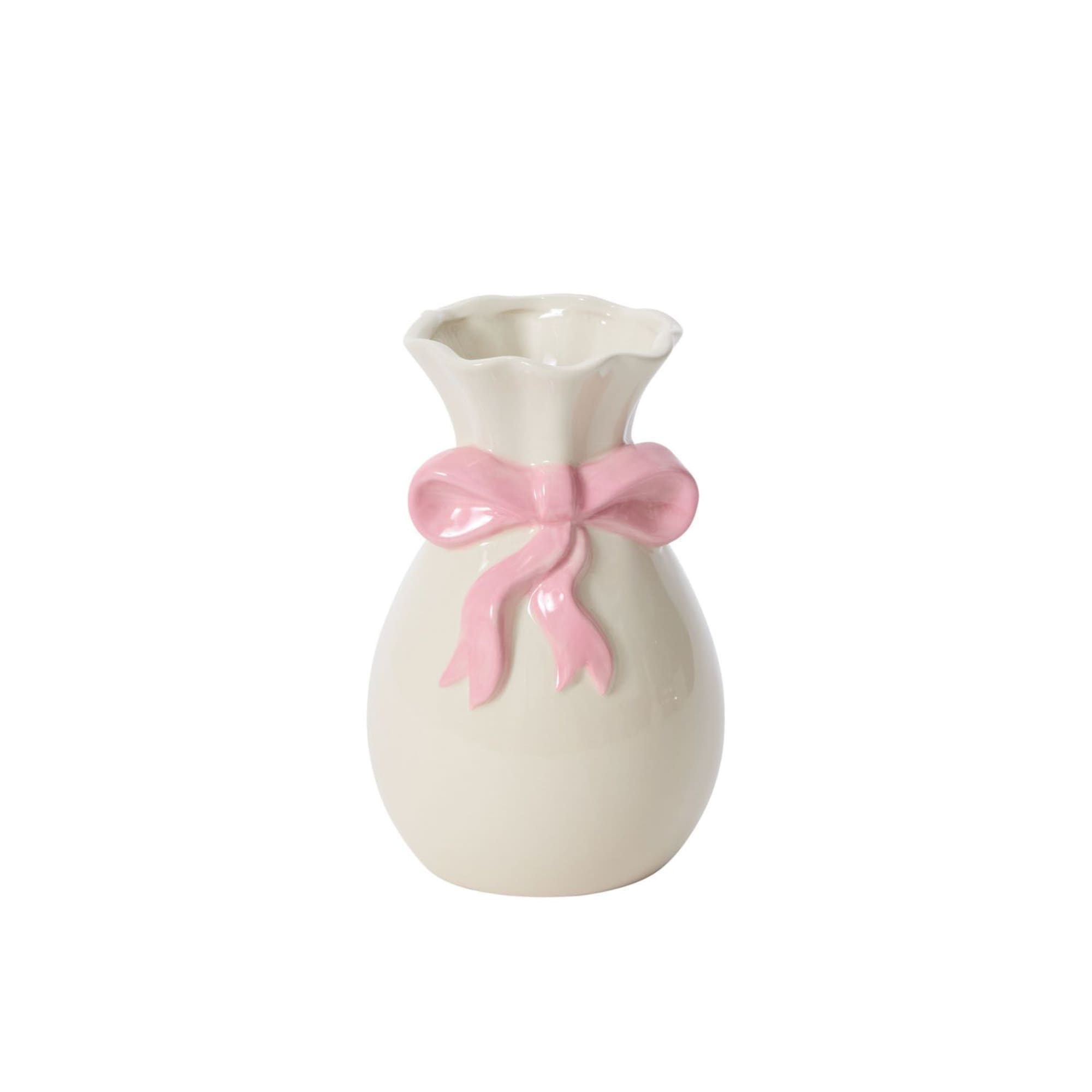 Send sweet vibes to someone special with the feminine, trend-forward Heartstring Collection.