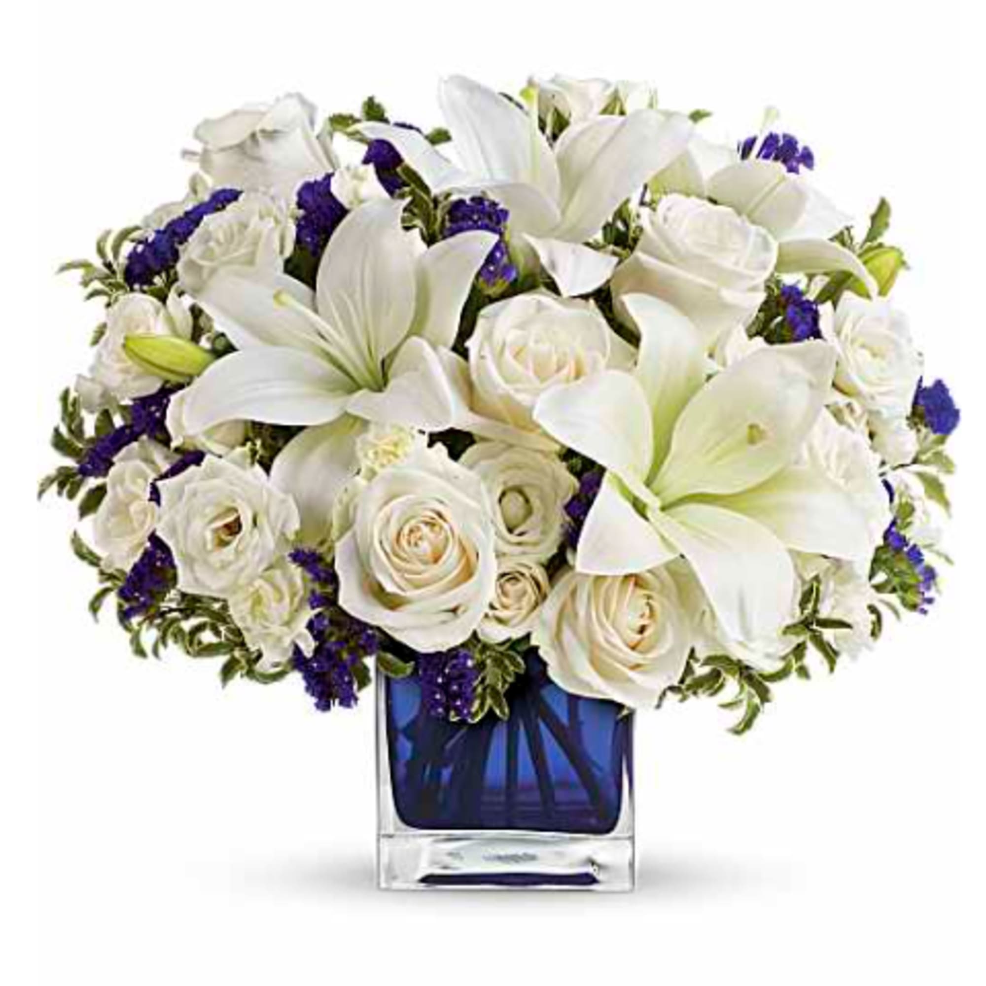 Send someone a bit of heaven with this beautiful bouquet. Luxurious cr&egrave;me