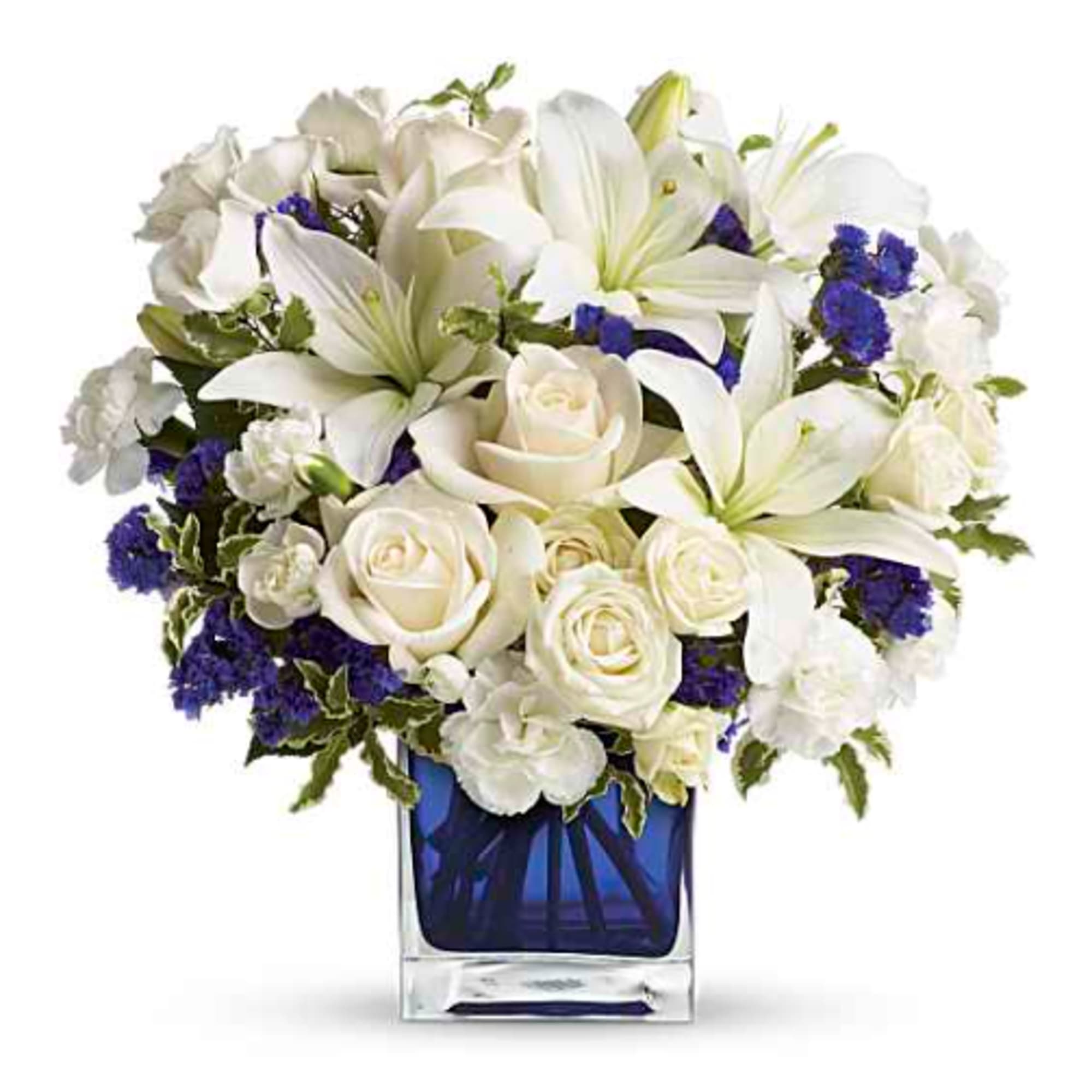 Send someone a bit of heaven with this beautiful bouquet. Luxurious cr&egrave;me