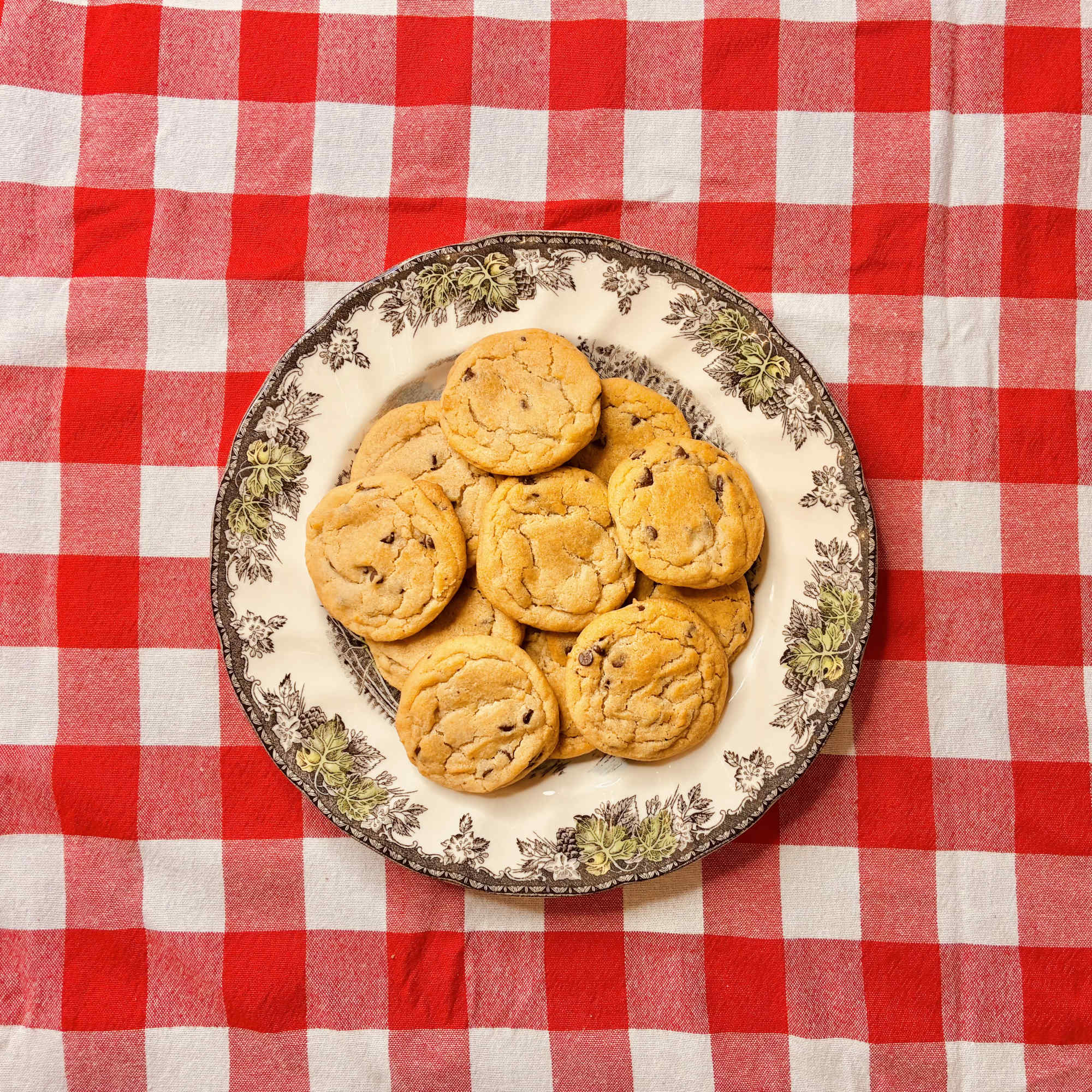 Fresh baked soft chocolate chip cookies by the dozen (classic recipe).

12 pack

We