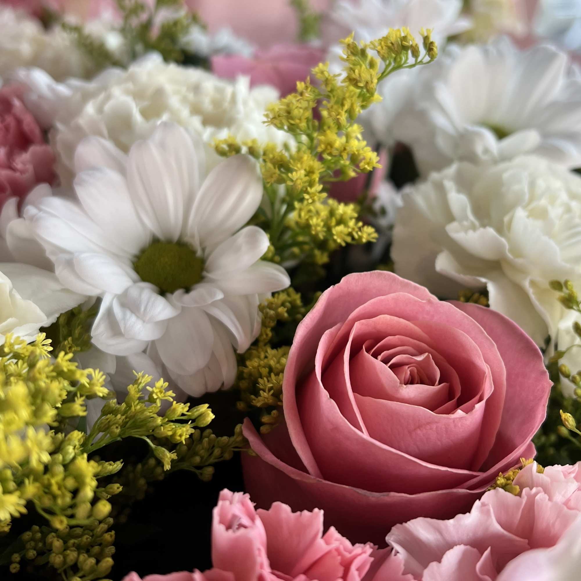 Buyer will receive a beautiful bouquet with light pink roses and mix