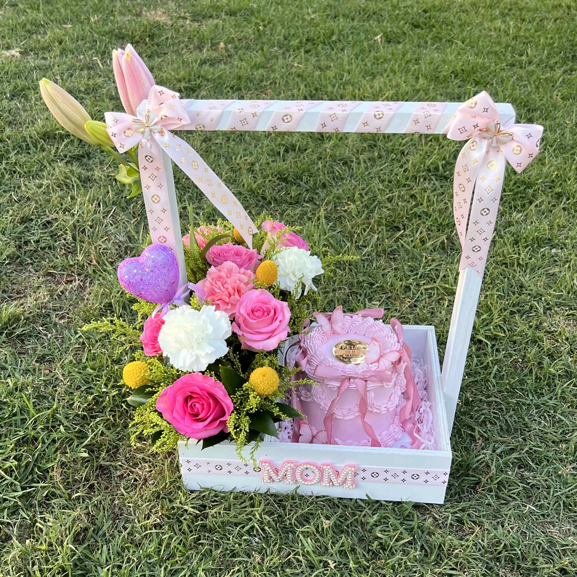 A beautiful combo of fresh flowers and a delicate cake, perfect to