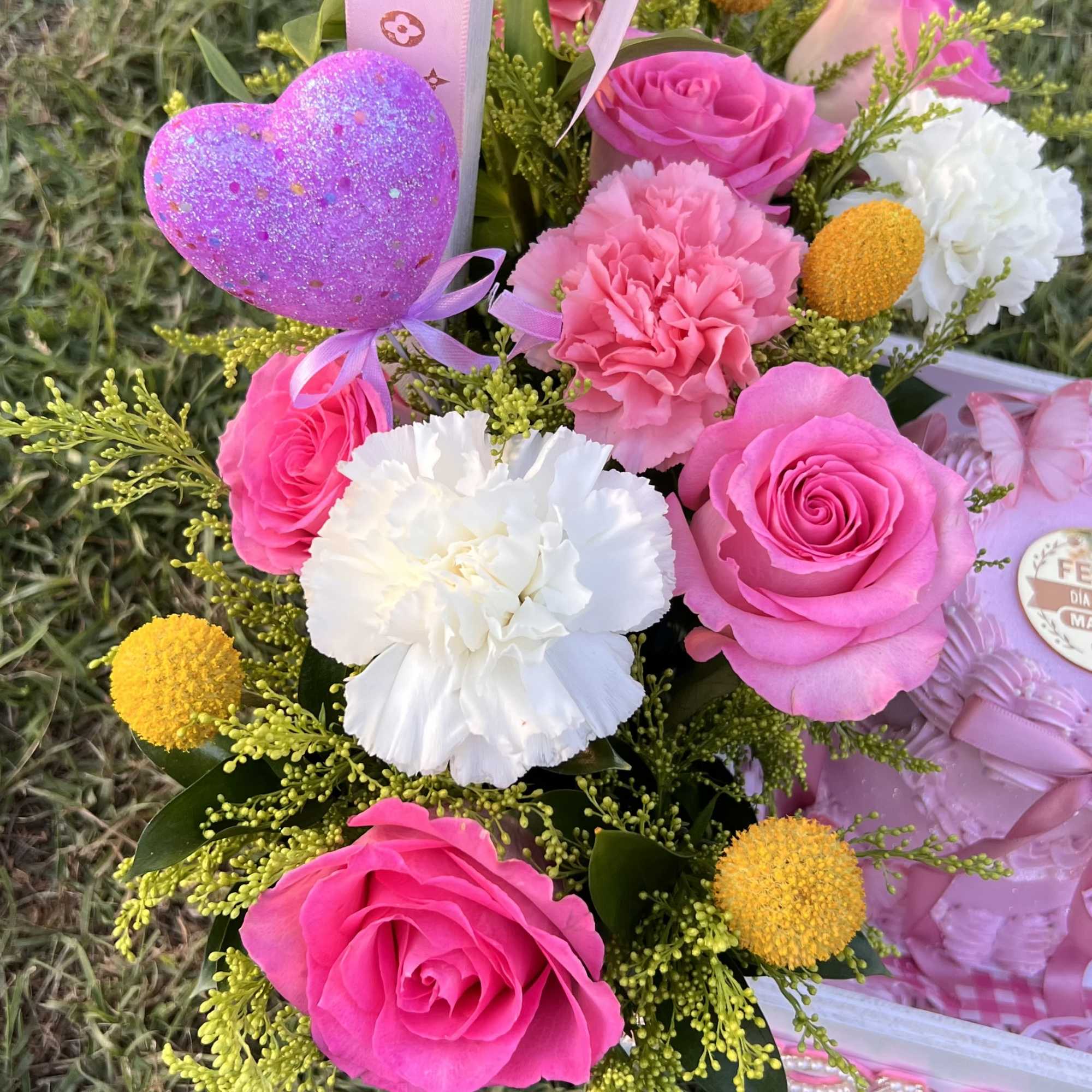 A beautiful combo of fresh flowers and a delicate cake, perfect to