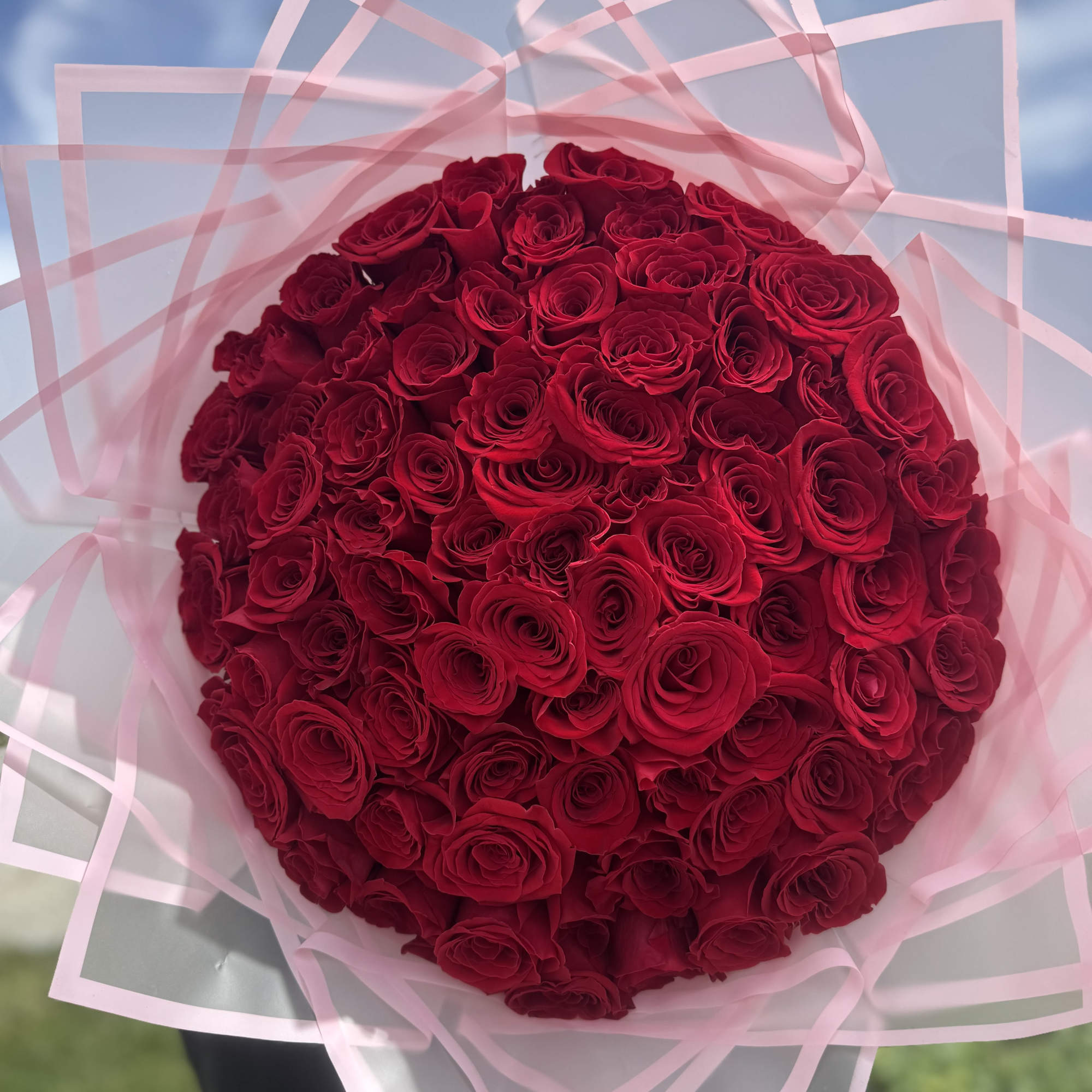 Rose Count: Standard (50 Roses) to deluxe (75 roses) and premium (100