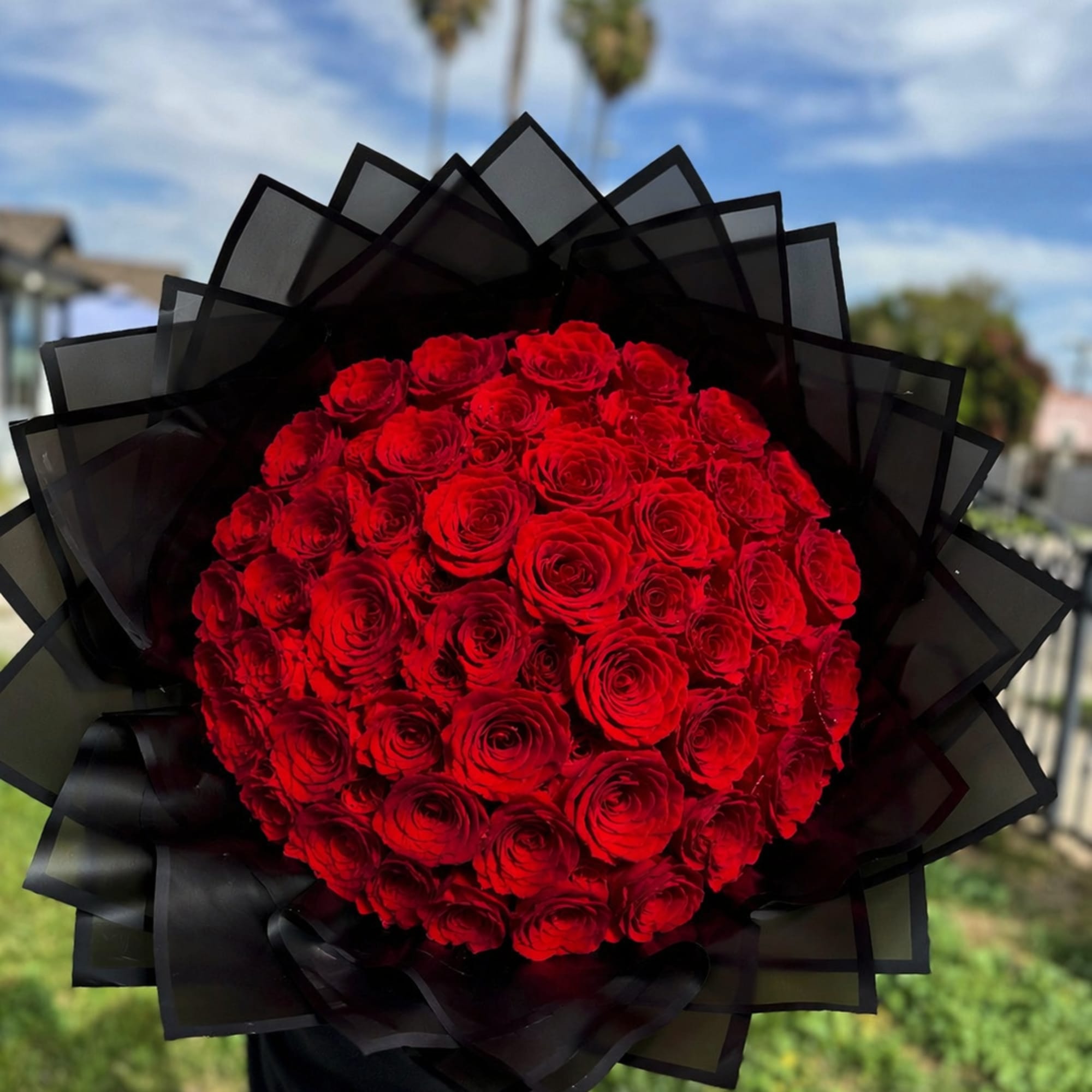 Rose Count: Standard (50 Roses) to deluxe (75 roses) and premium (100