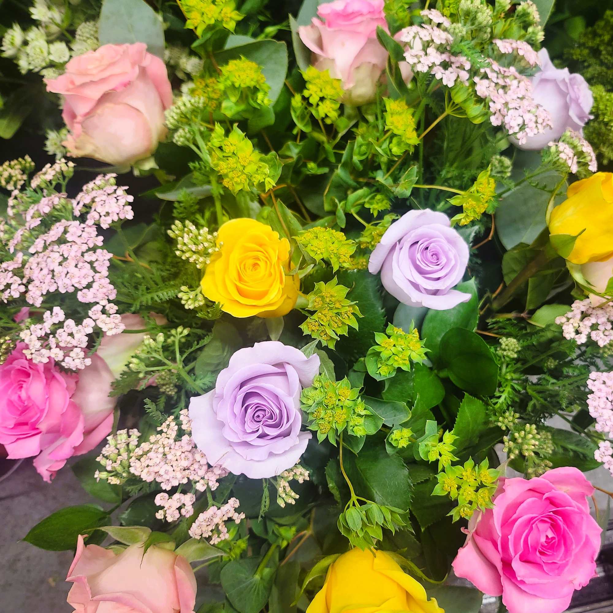 Mix Colorful Roses.
Pink, Yellow, Purple, White, Red...
All mix roses in a vase.
One