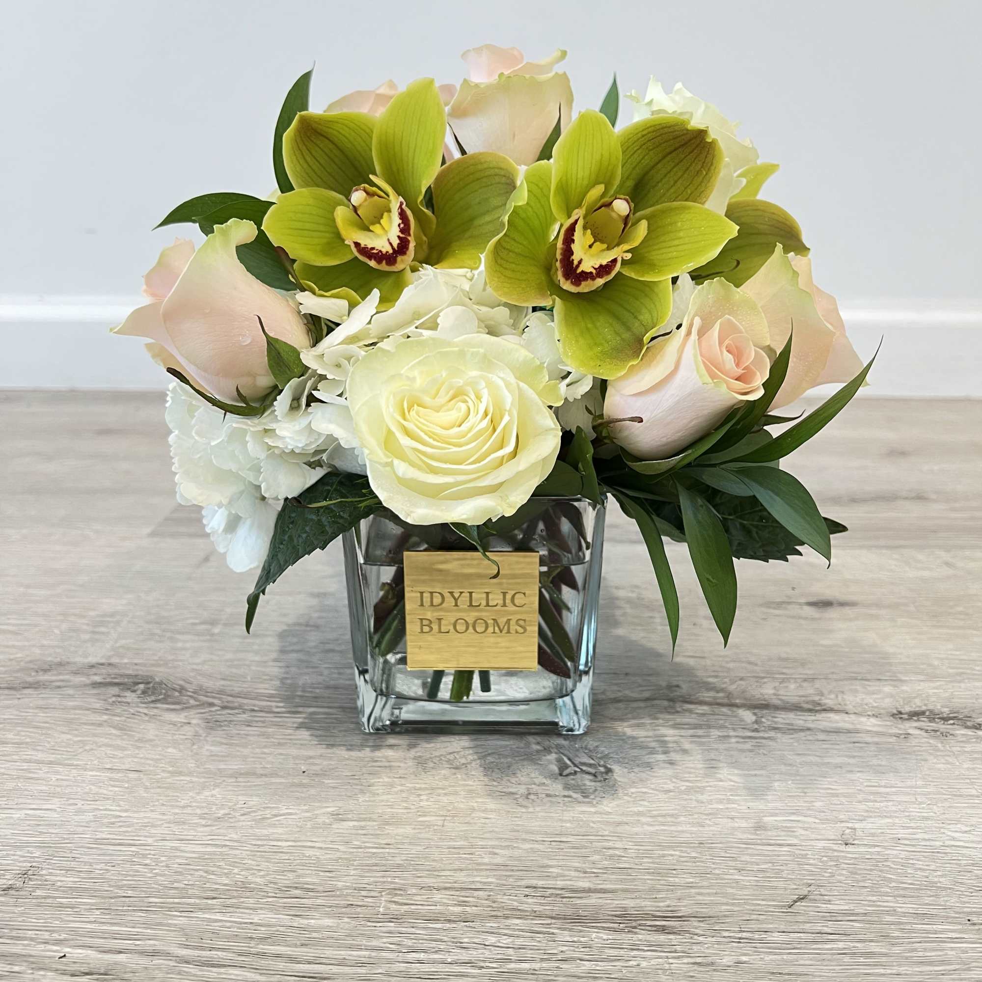 A refined and modern composition, Posh Elegance is the definition of understated