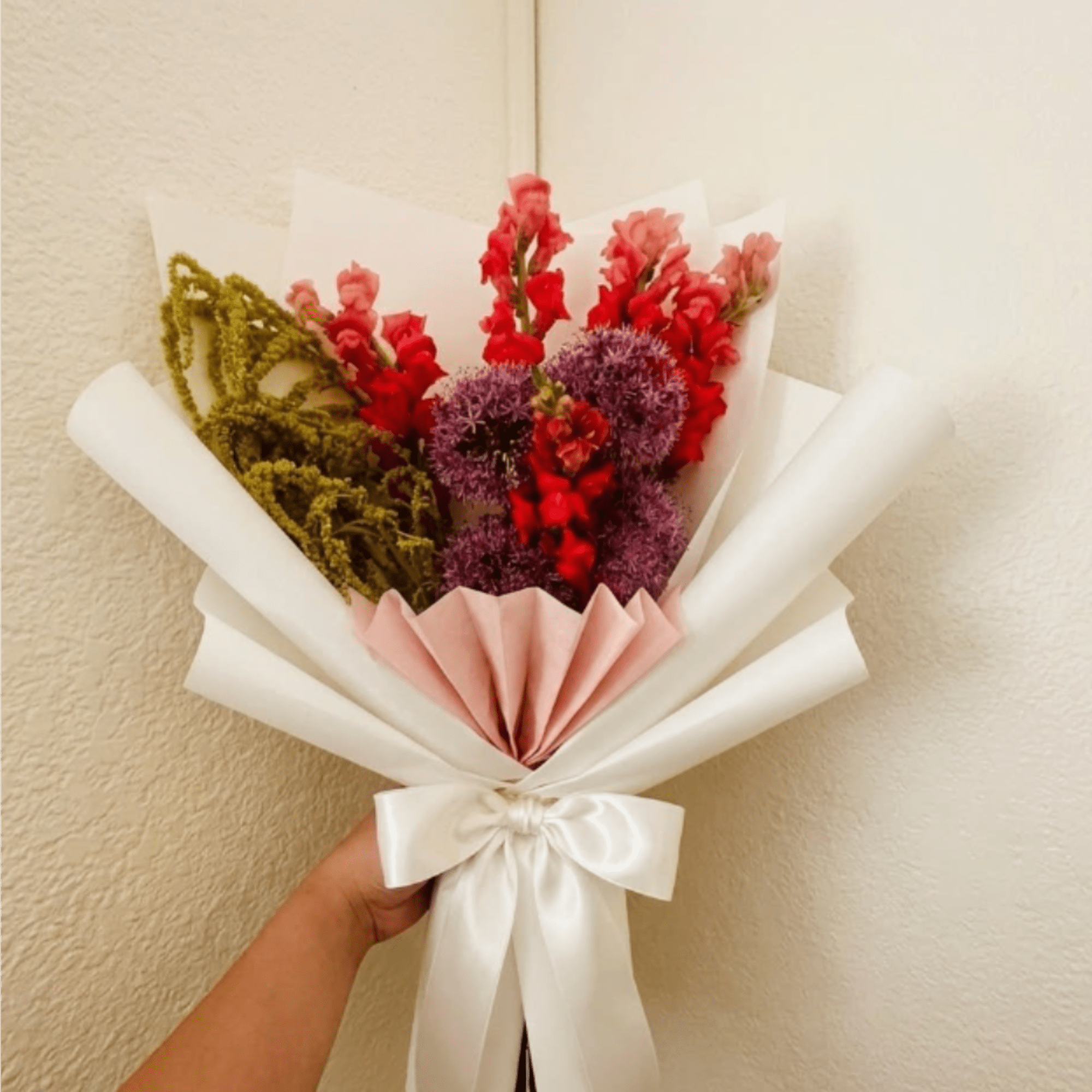 Dramatic, luxurious, and grand&mdash;Grand Finale is a floral standing ovation for life&rsquo;s