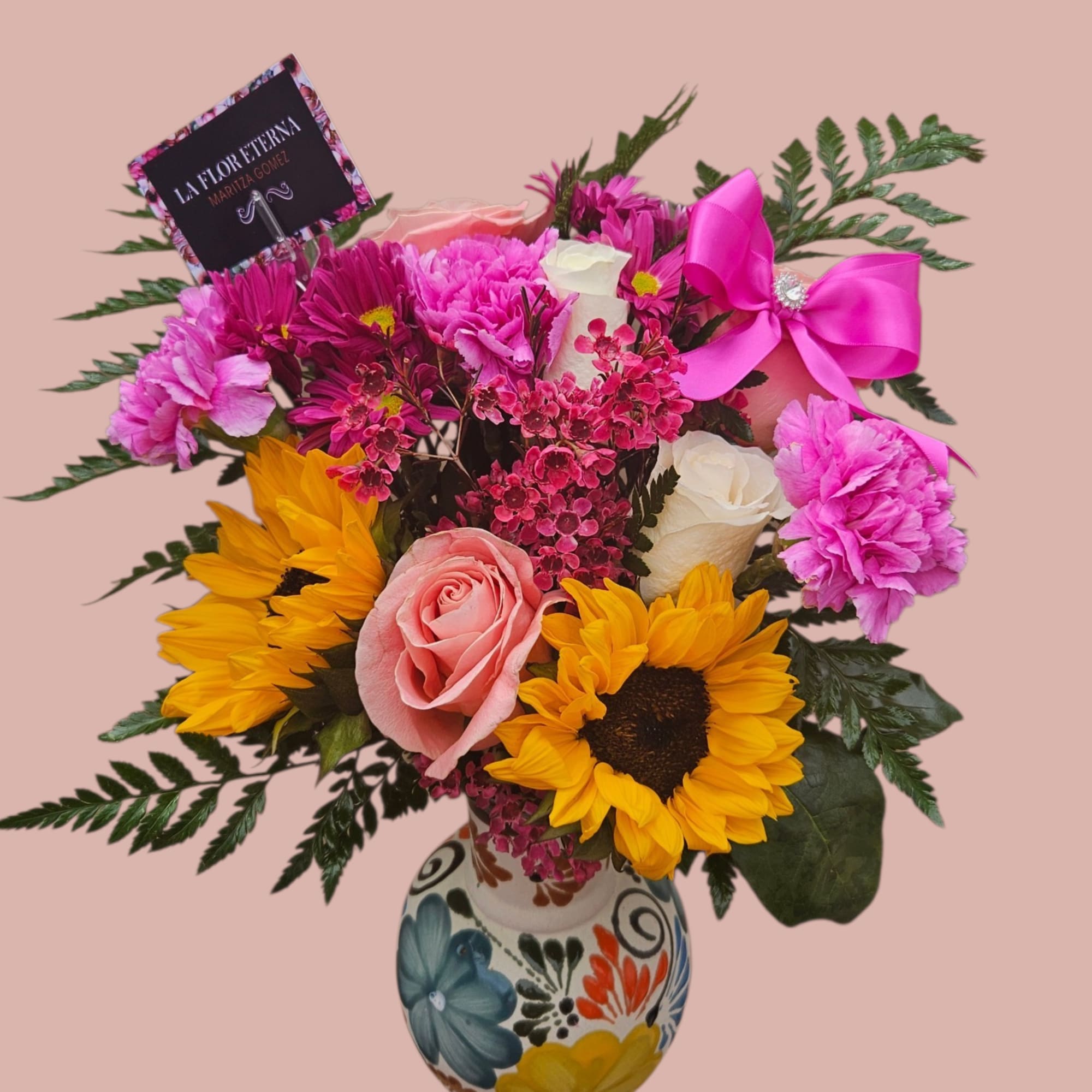 
A floral arrangement with a Mexican base, a lovely gift for Mother's