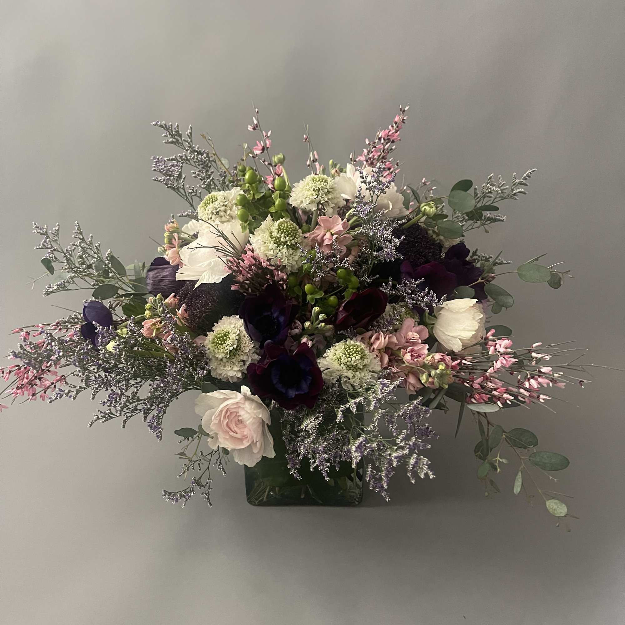 We will design with the flowers of the day~ this designers style