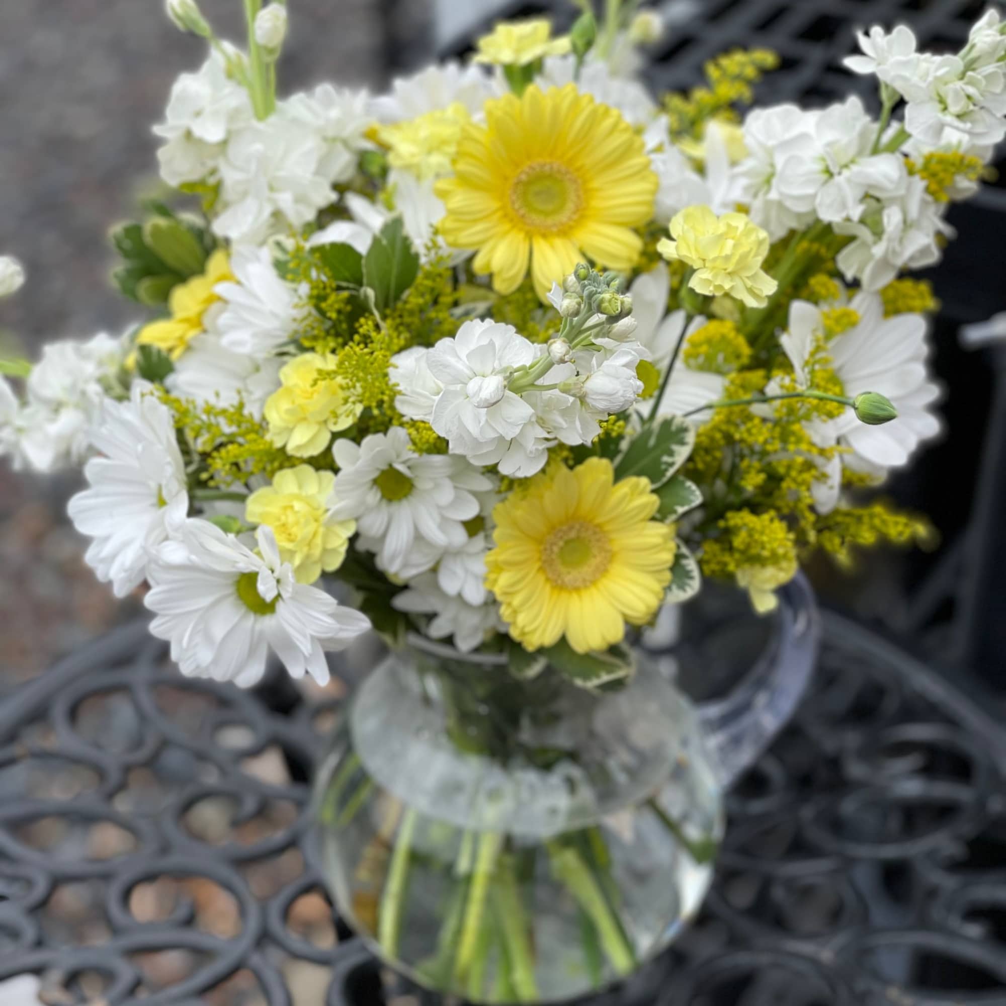 Yellow and white mixed bouquet in a clear glass vase