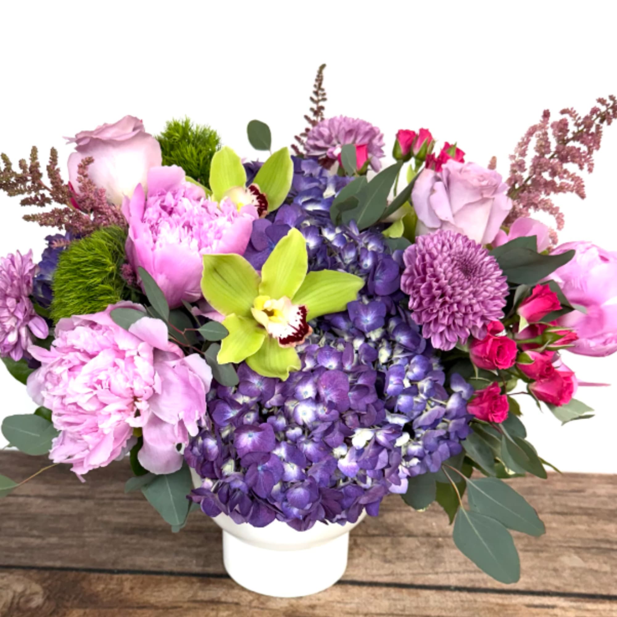 An extravagant display sure to please! Approx. 18"x18"