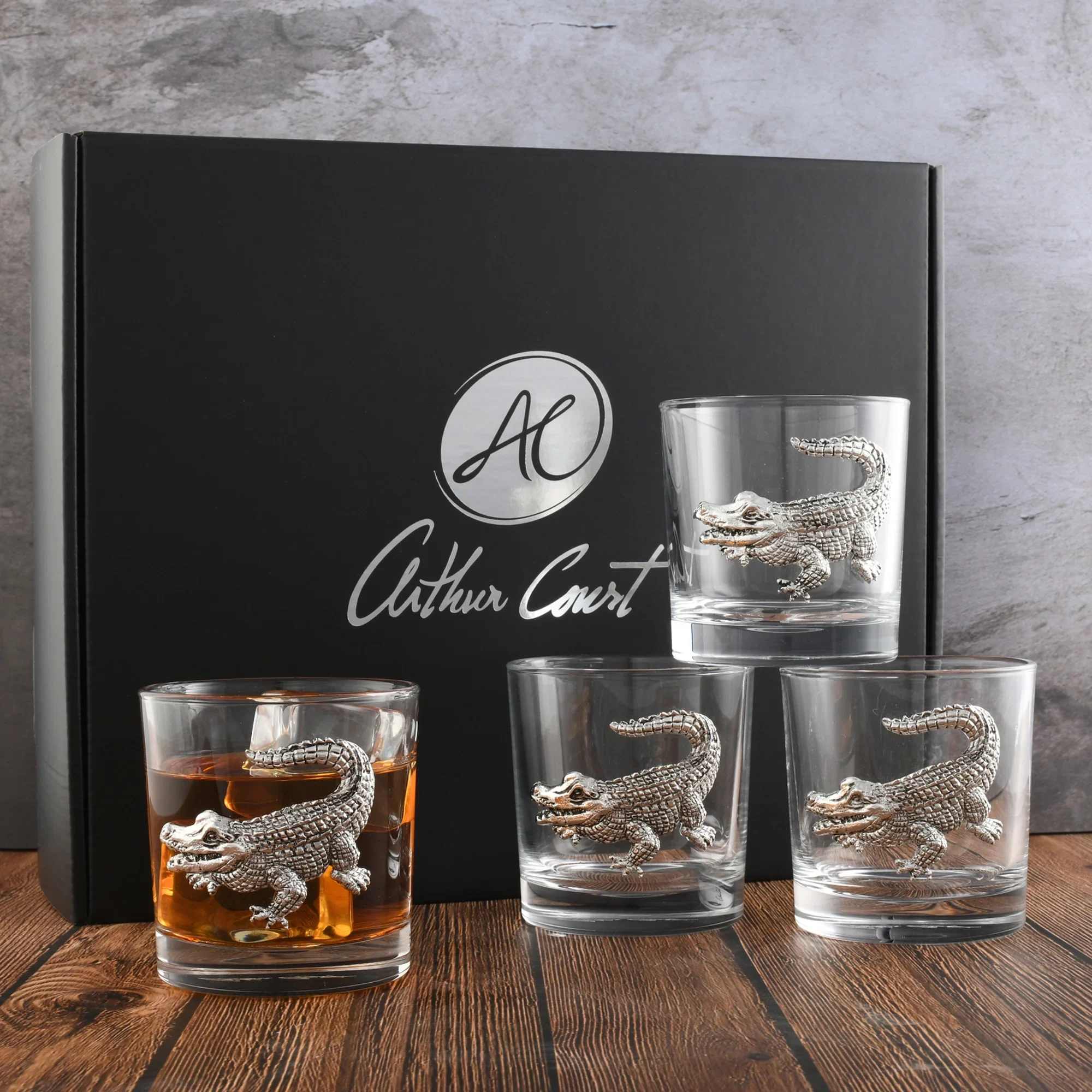 Set of whiskey glasses with crocodile decorations in a gift box
