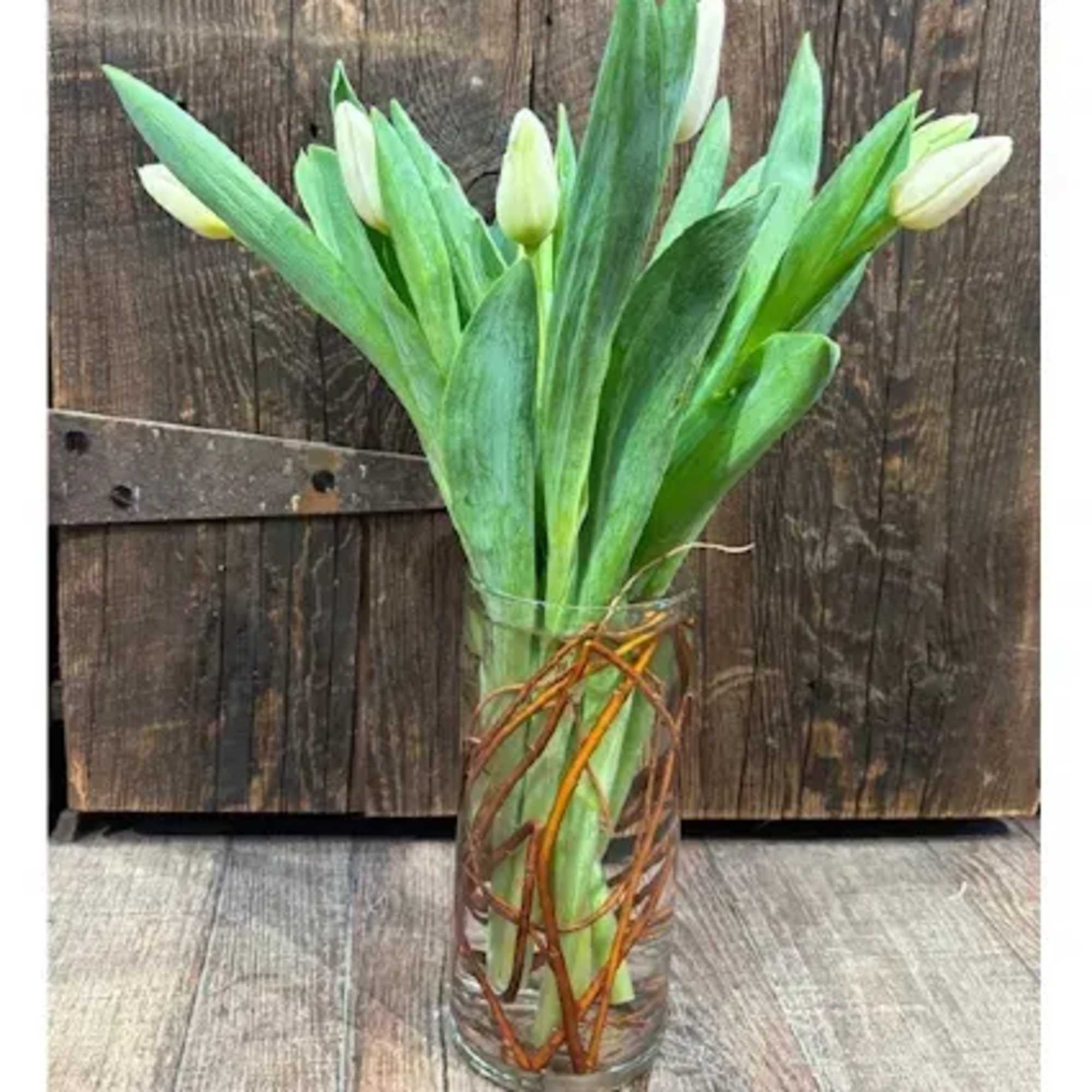 Elegant simplicity is the name of the game for this versatile arrangement.