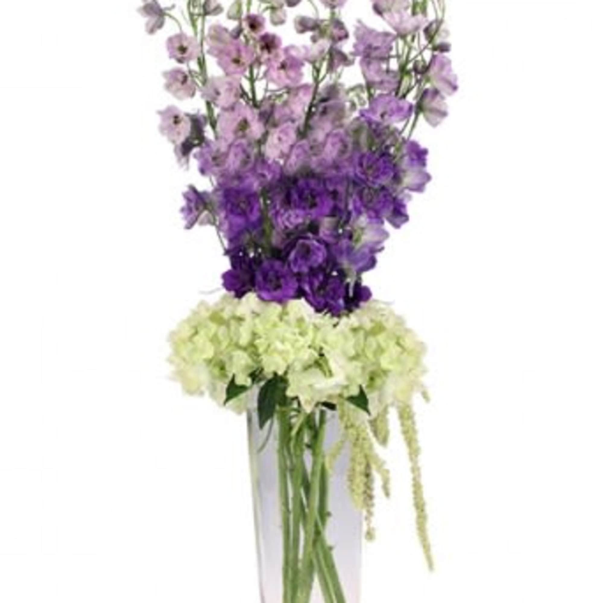 This tall vase of flowers is as elegant as it is simplistic.