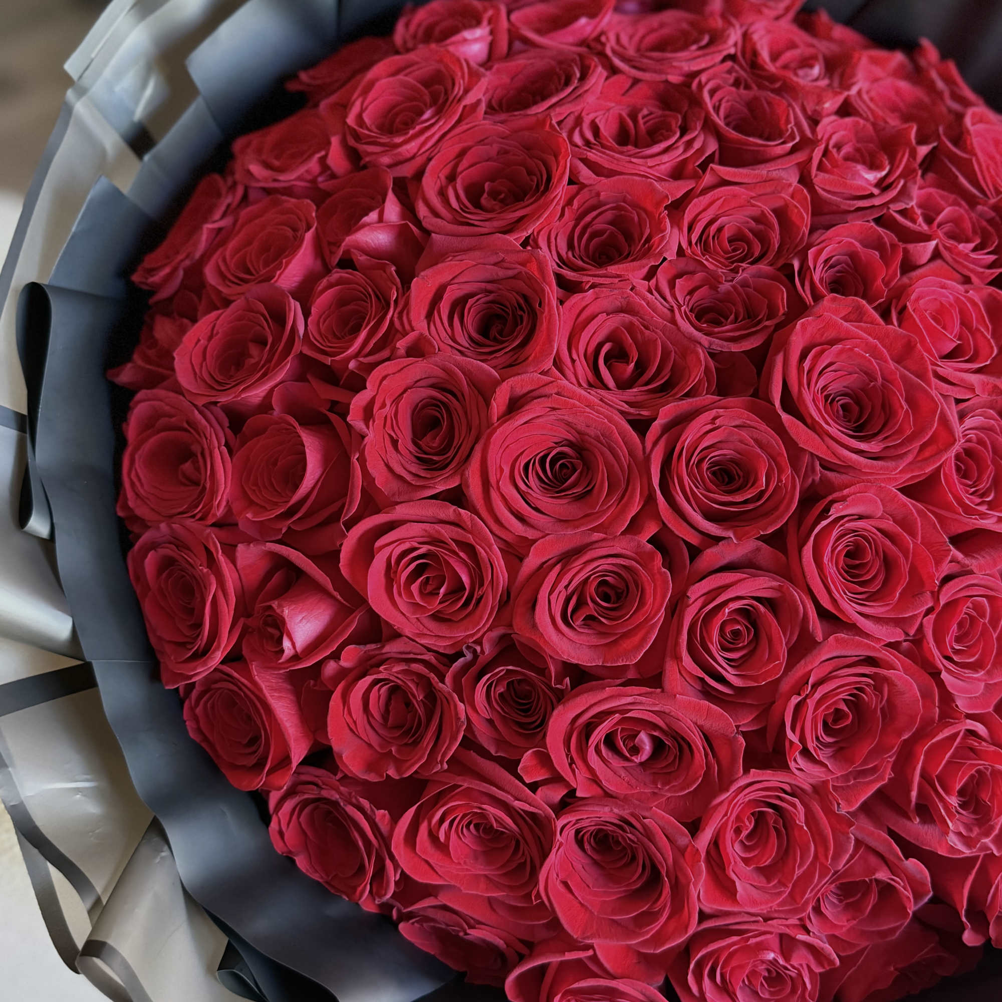 Experience the pinnacle of luxury floral gifting with our premium Ecuadorian red