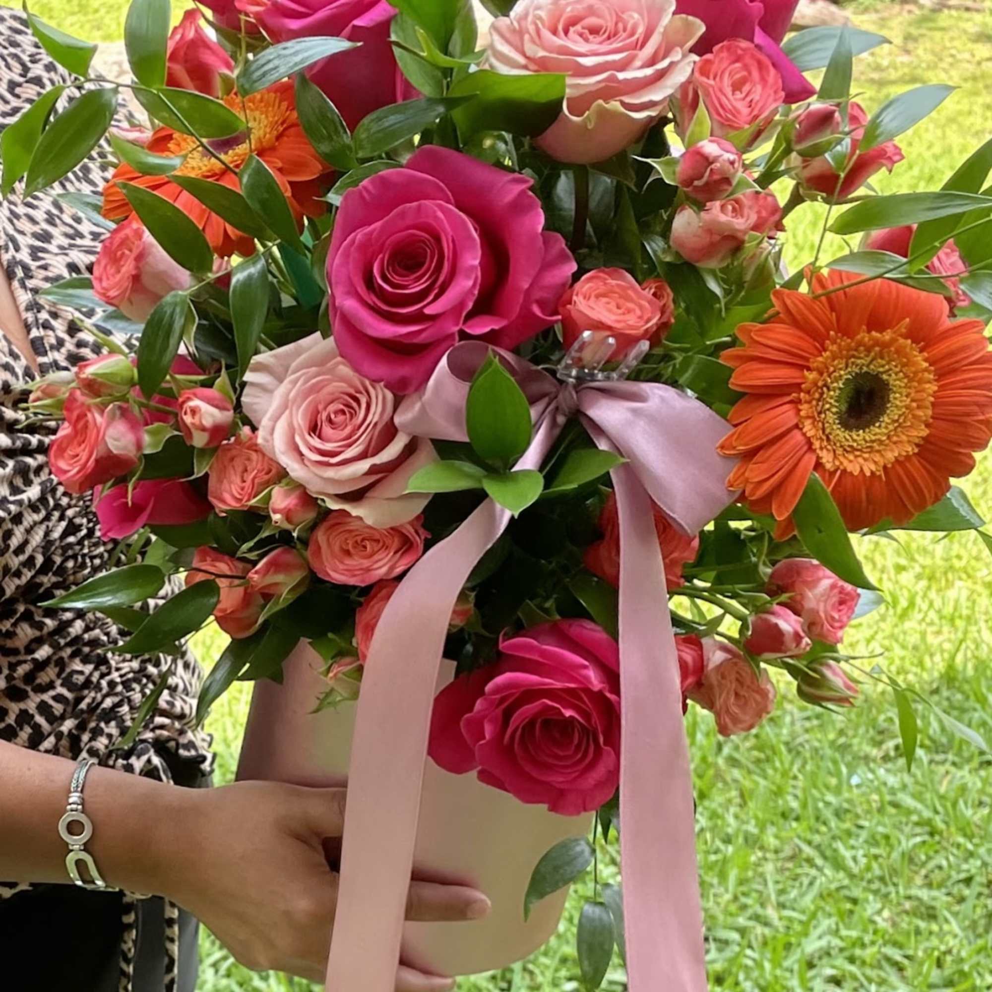 Hermoso arreglo floral un verdadero jard&iacute;n colorido para ti . El color