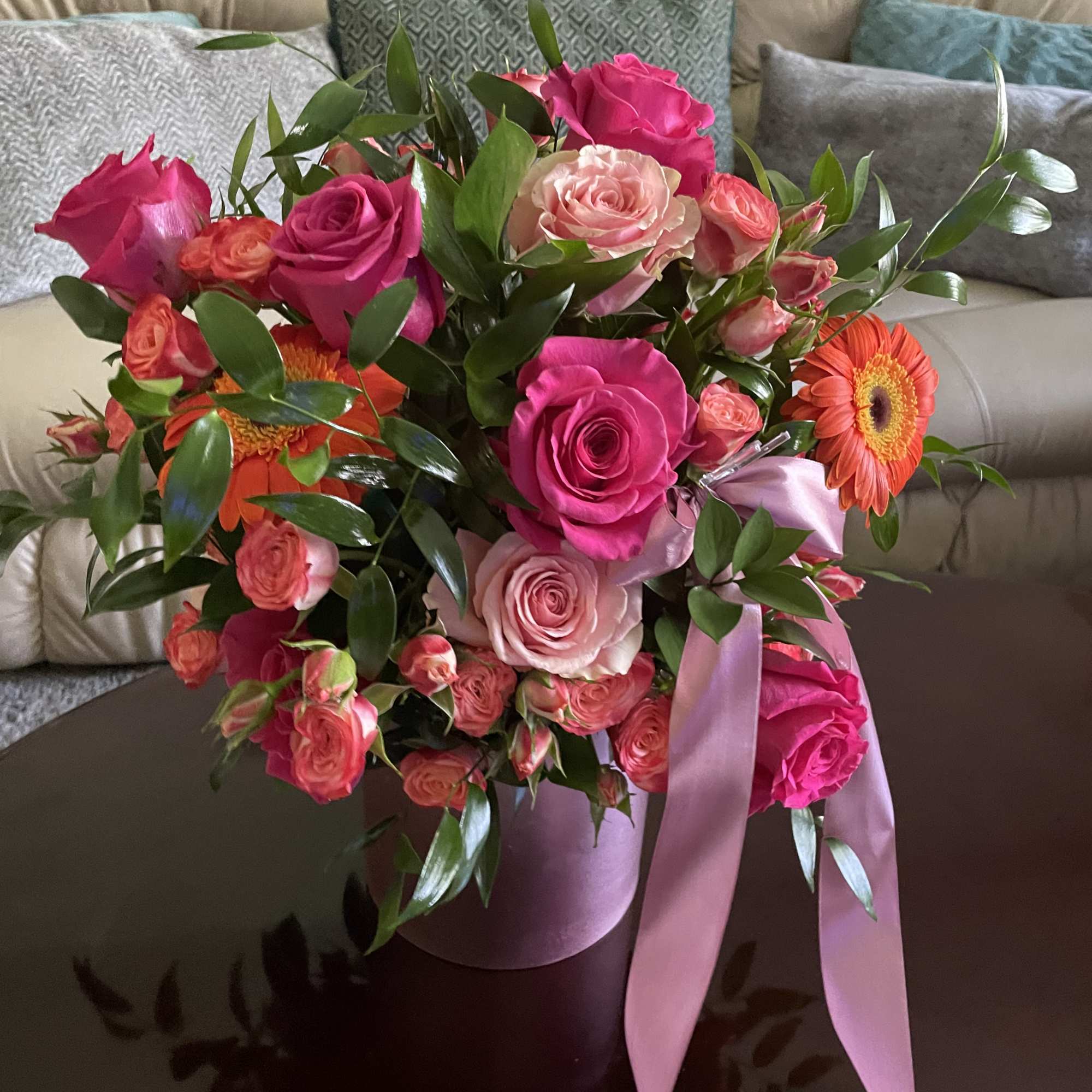 Hermoso arreglo floral un verdadero jard&iacute;n colorido para ti . El color