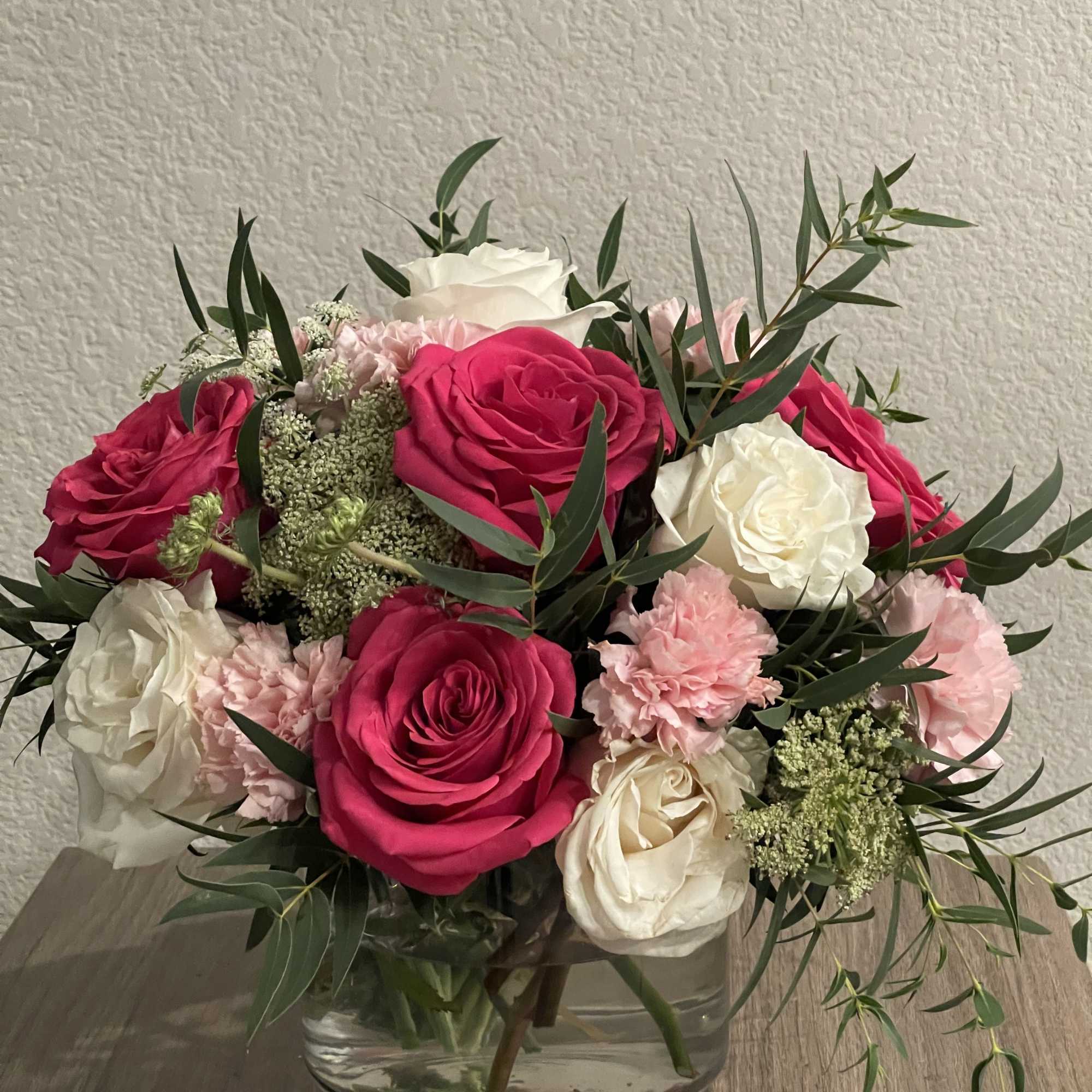 These gorgeous roses flaunt their incredible flashy pedals. White and fuchsia premium