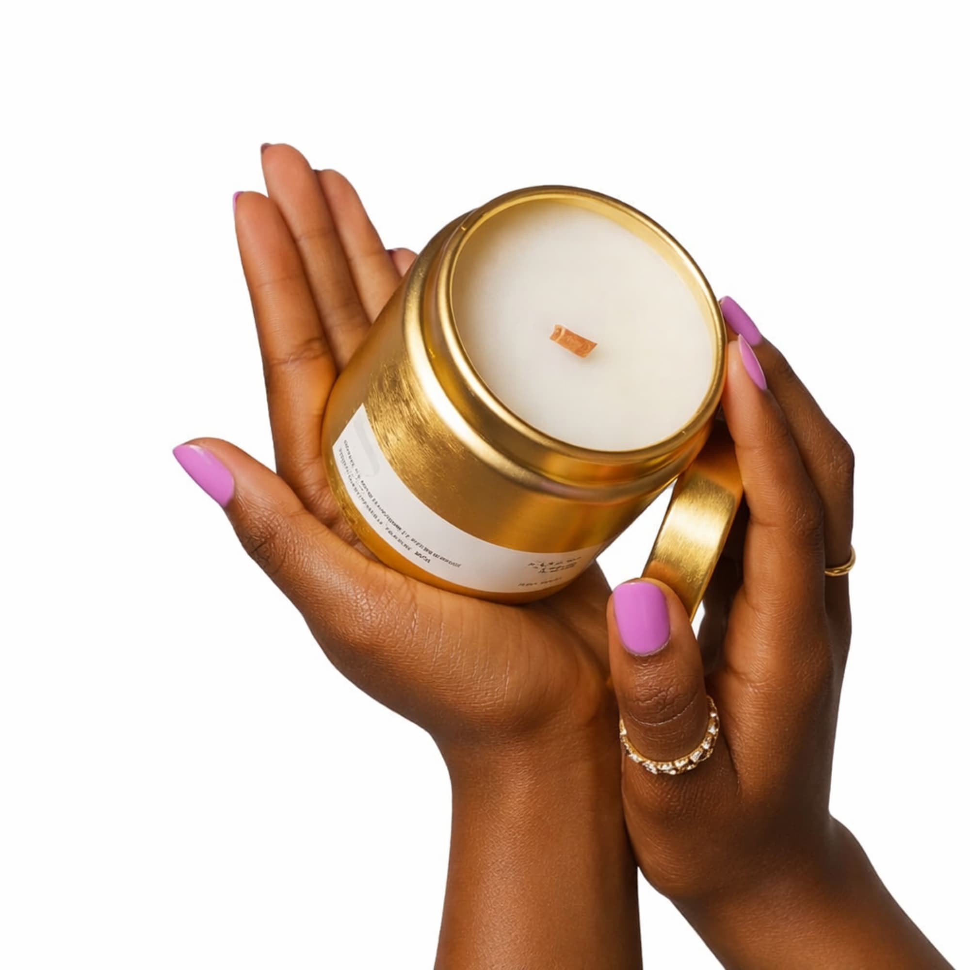 A clean-burning luxury candle in an elegant gold tin. Perfect for gifting