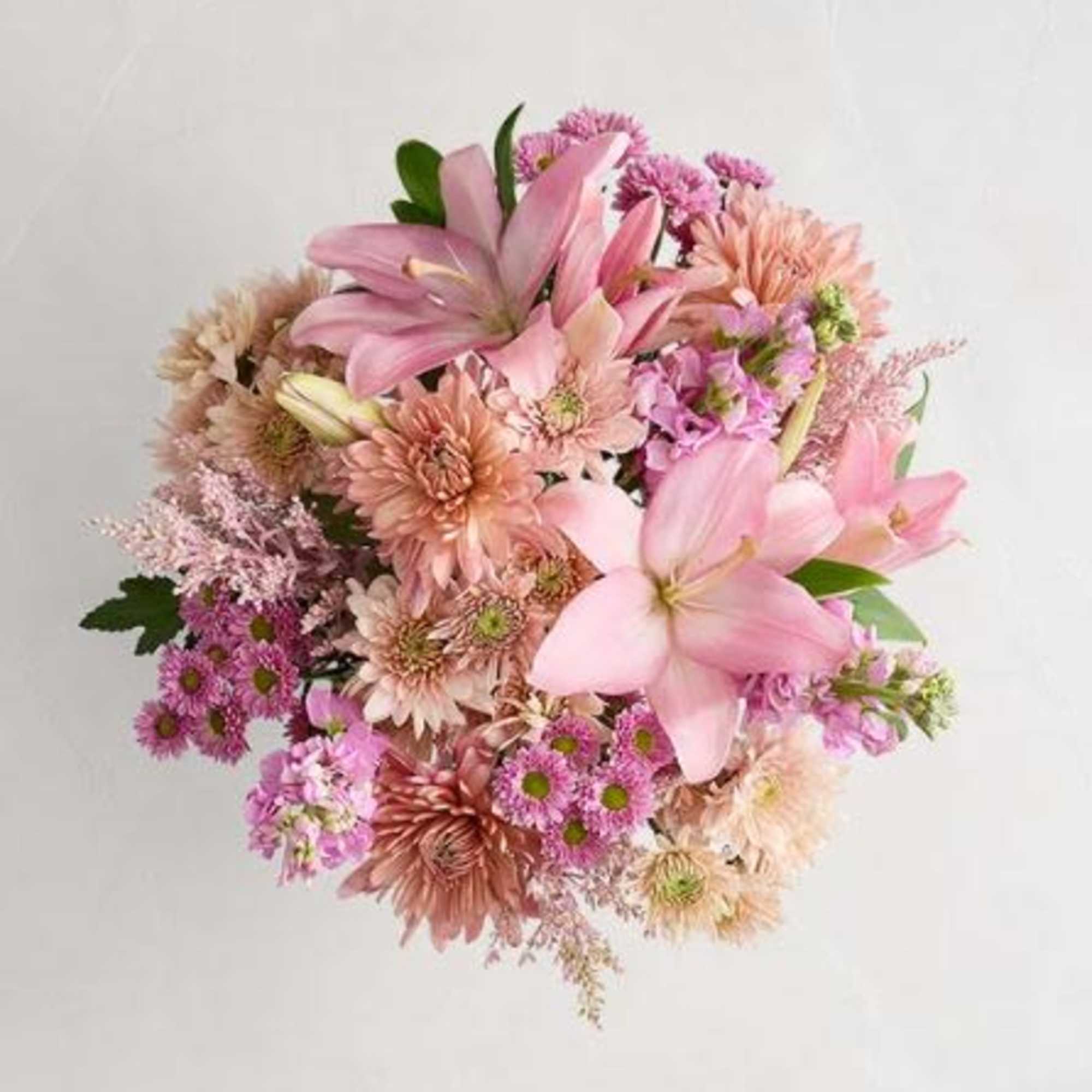  Pet Friendly?
No This arrangement contains Lilies, which are highly toxic to