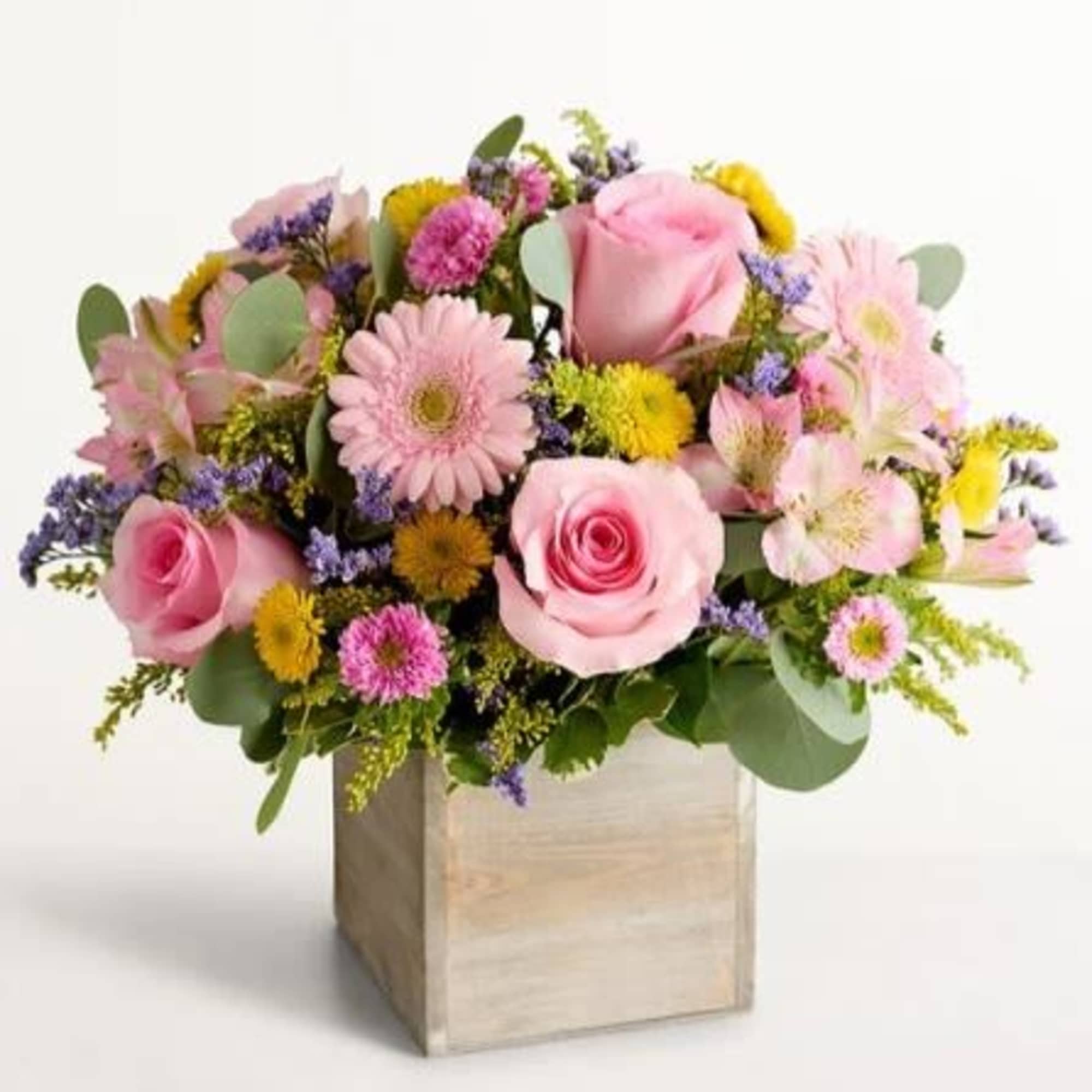  Pet Friendly?
No
This arrangement includes eucalyptus and chrysanthemums/daisies, which are not safe
