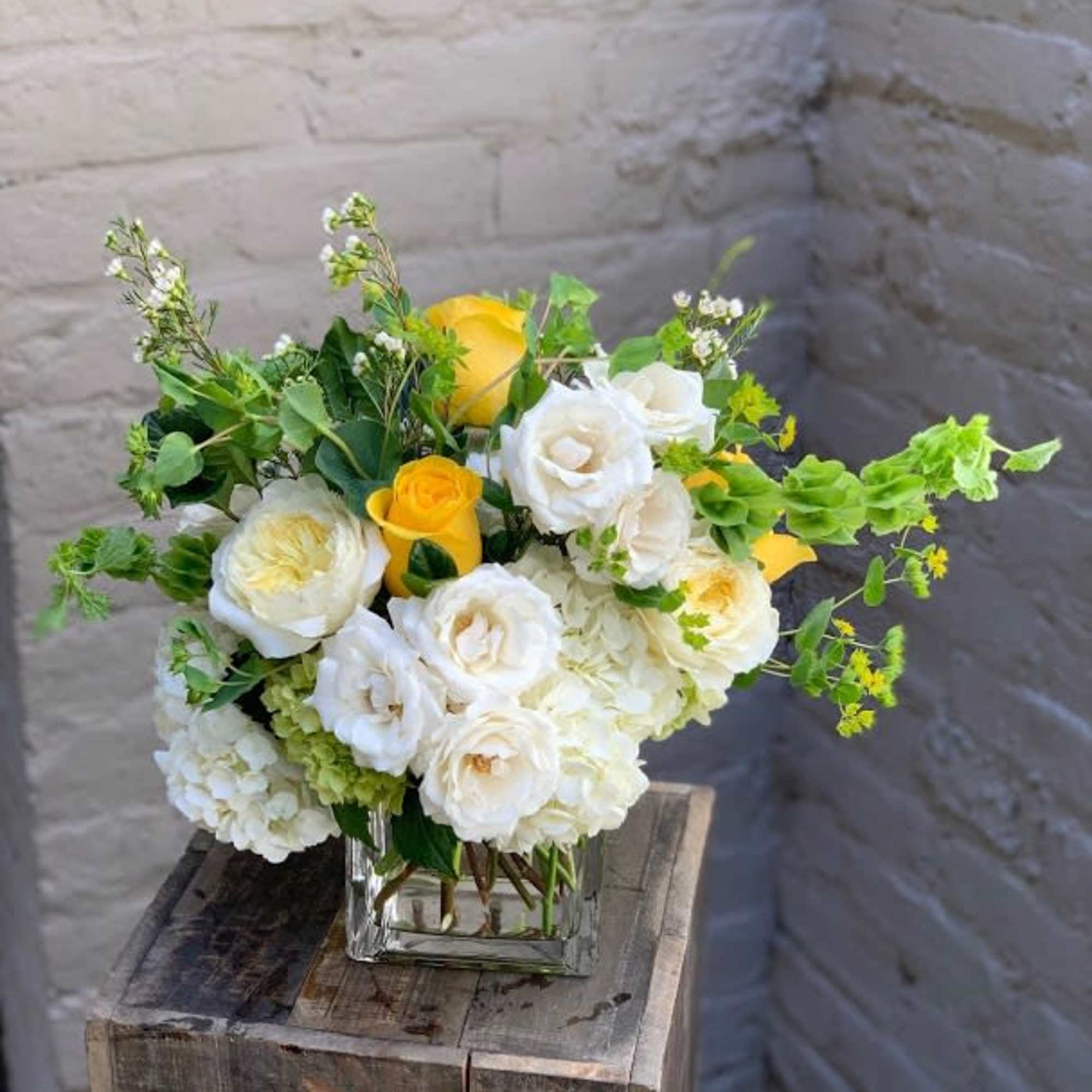 Like Italy's perfect summer wine, this bright arrangement is cool, crisp, and
