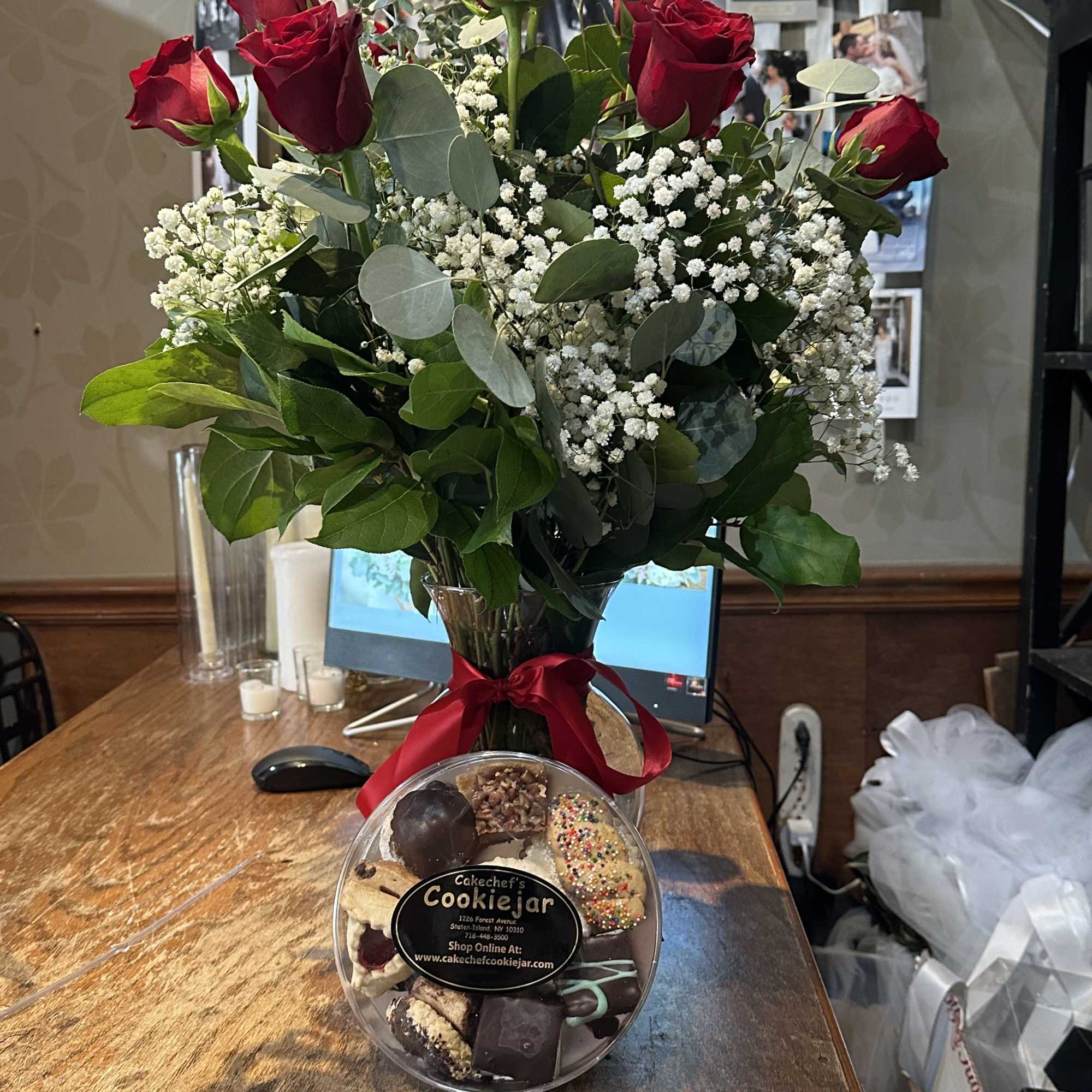 Add a sweet finishing touch to your floral gift with our irresistible