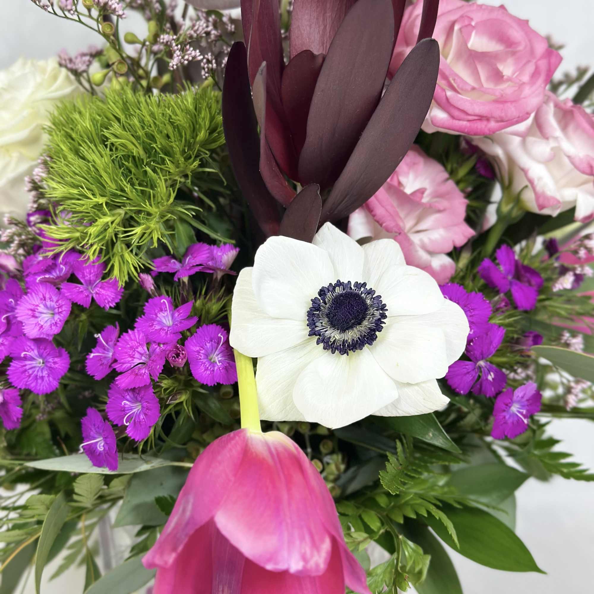 This delightful design features a large array of beautiful flowers in a