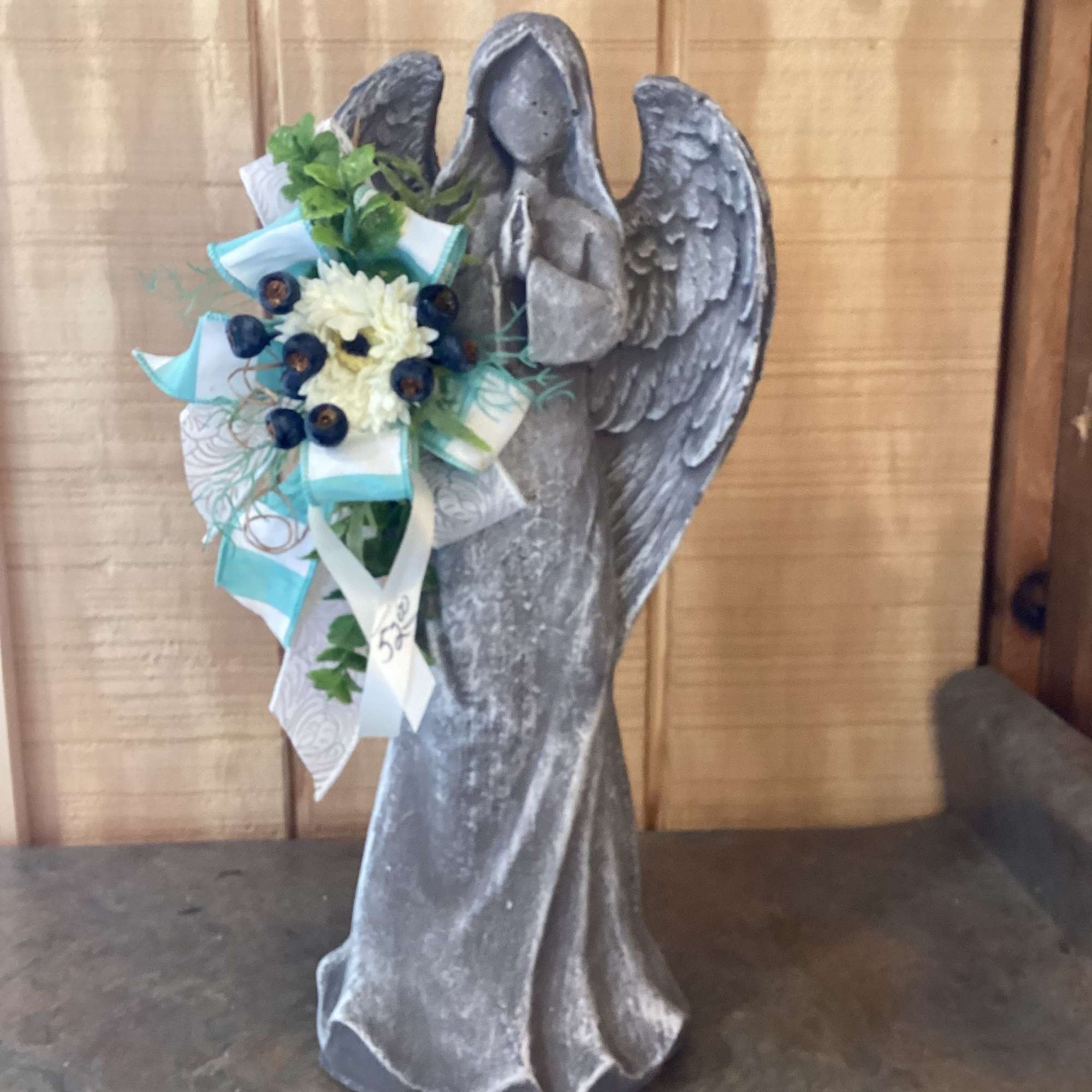 Cement Angel praying.

Please note pictures are a representation of product. Actual product