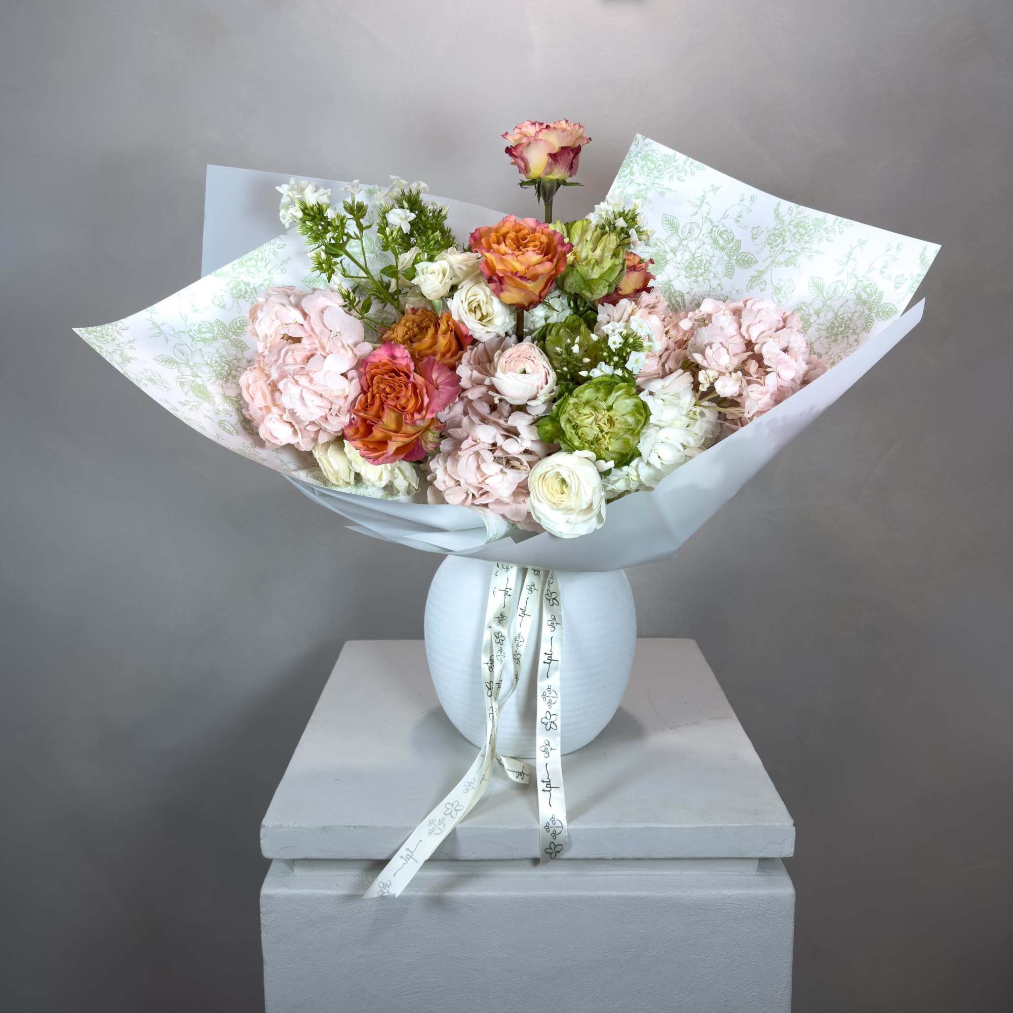 Maeum (마음) - a bouquet guided by feeling and intuition.

- Each arrangement