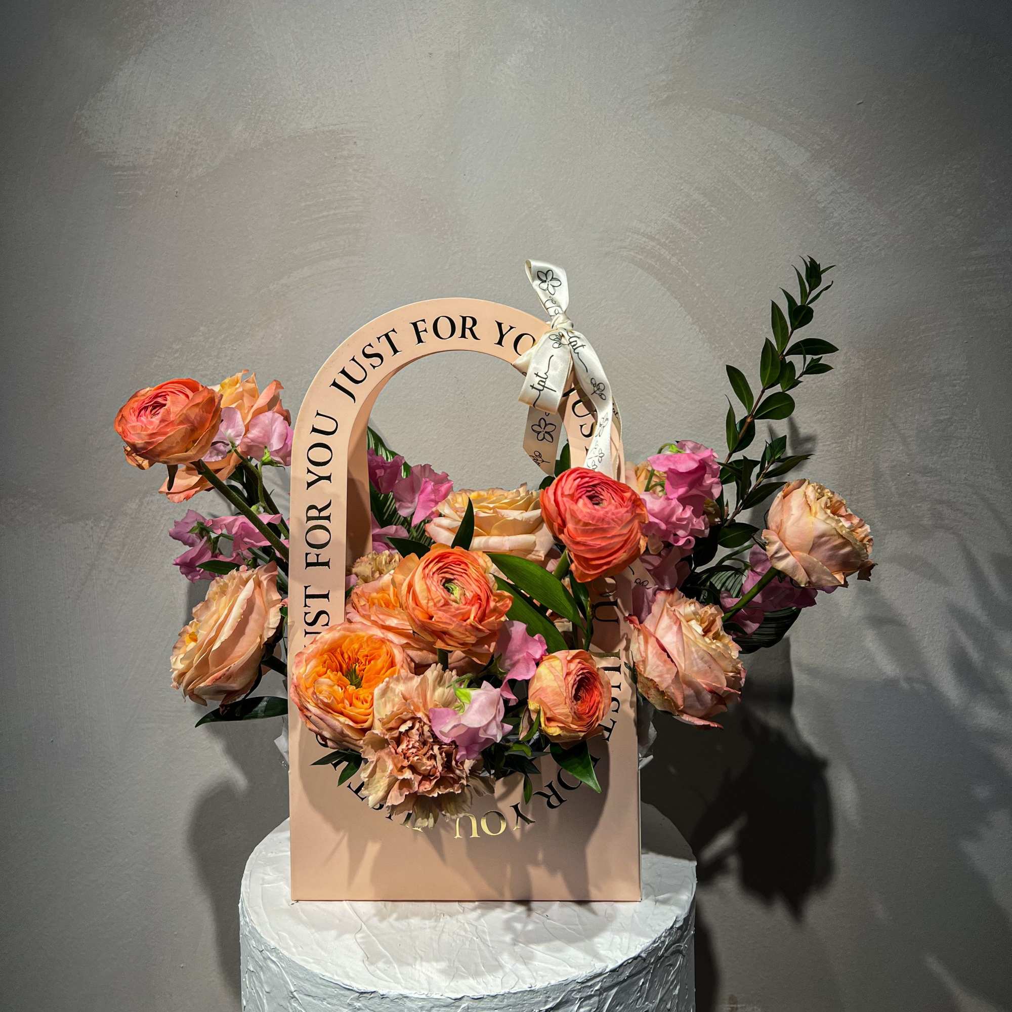 Sarang (사랑) &mdash; a soft, intentional arrangement presented in a modern box.
Each
