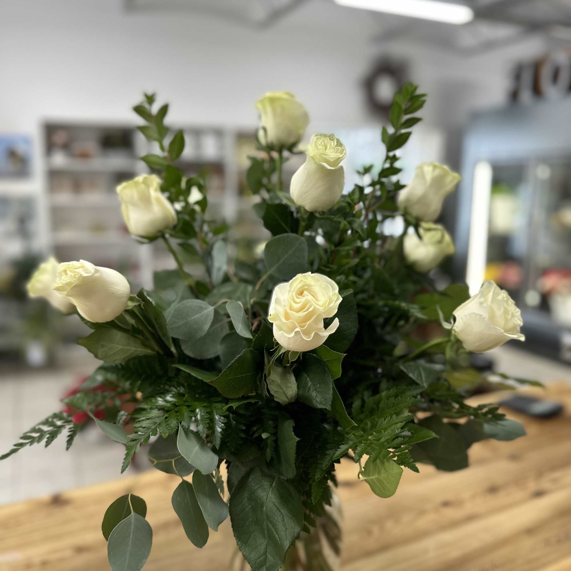 Cream rose bouquet in a clear glass vase