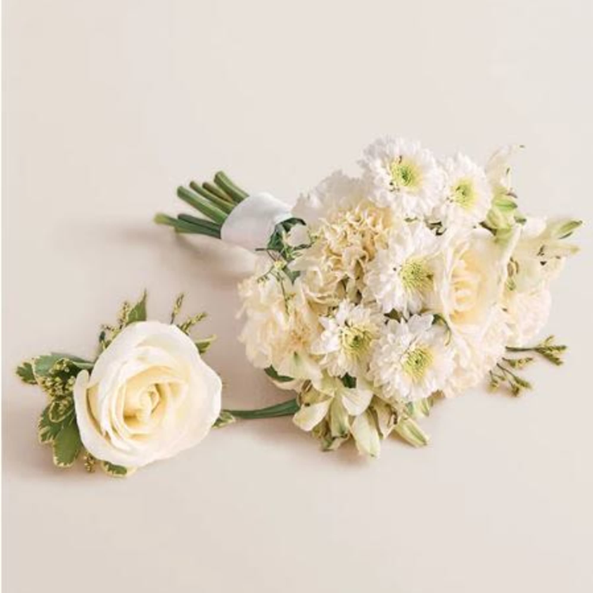  Pet Friendly?
NO . The arrangement contains greenery that may cause mild