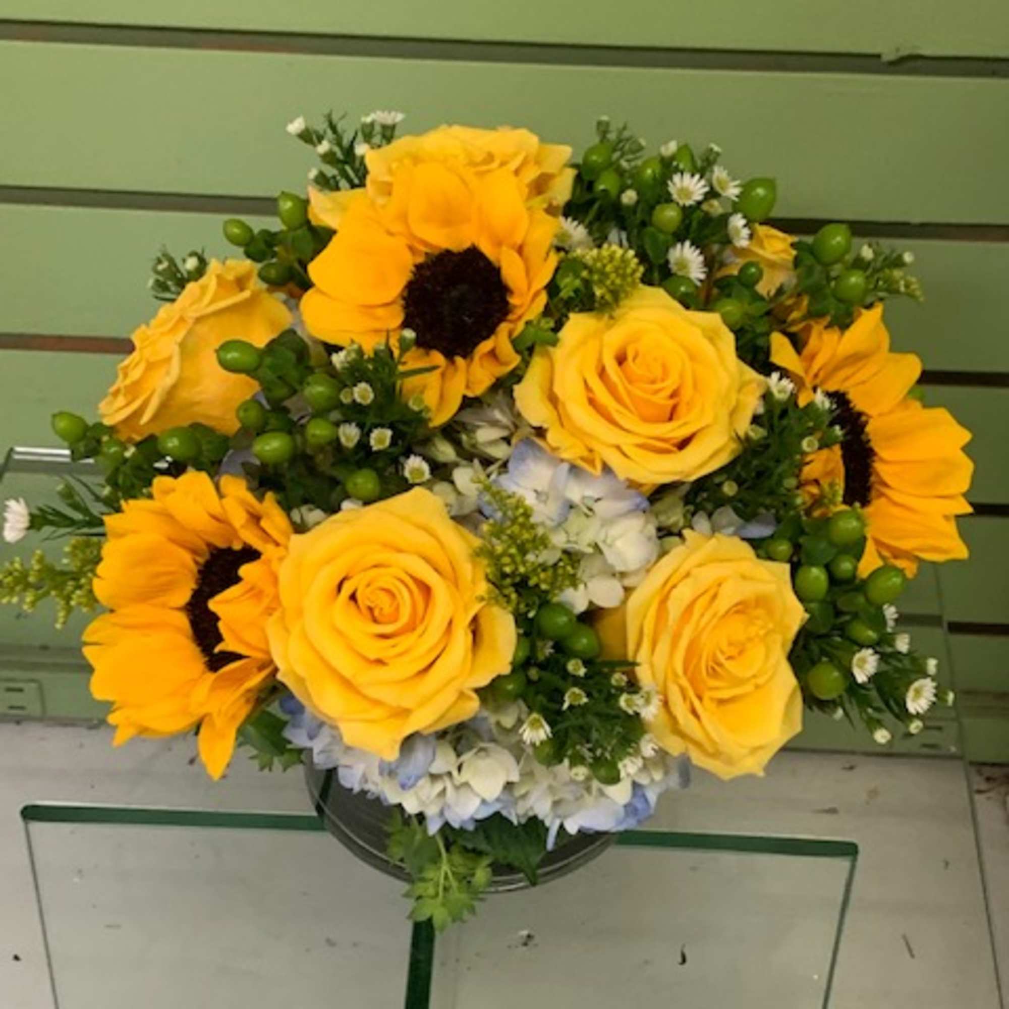Classic combination of blue and yellow accented with berries, roses or wisps