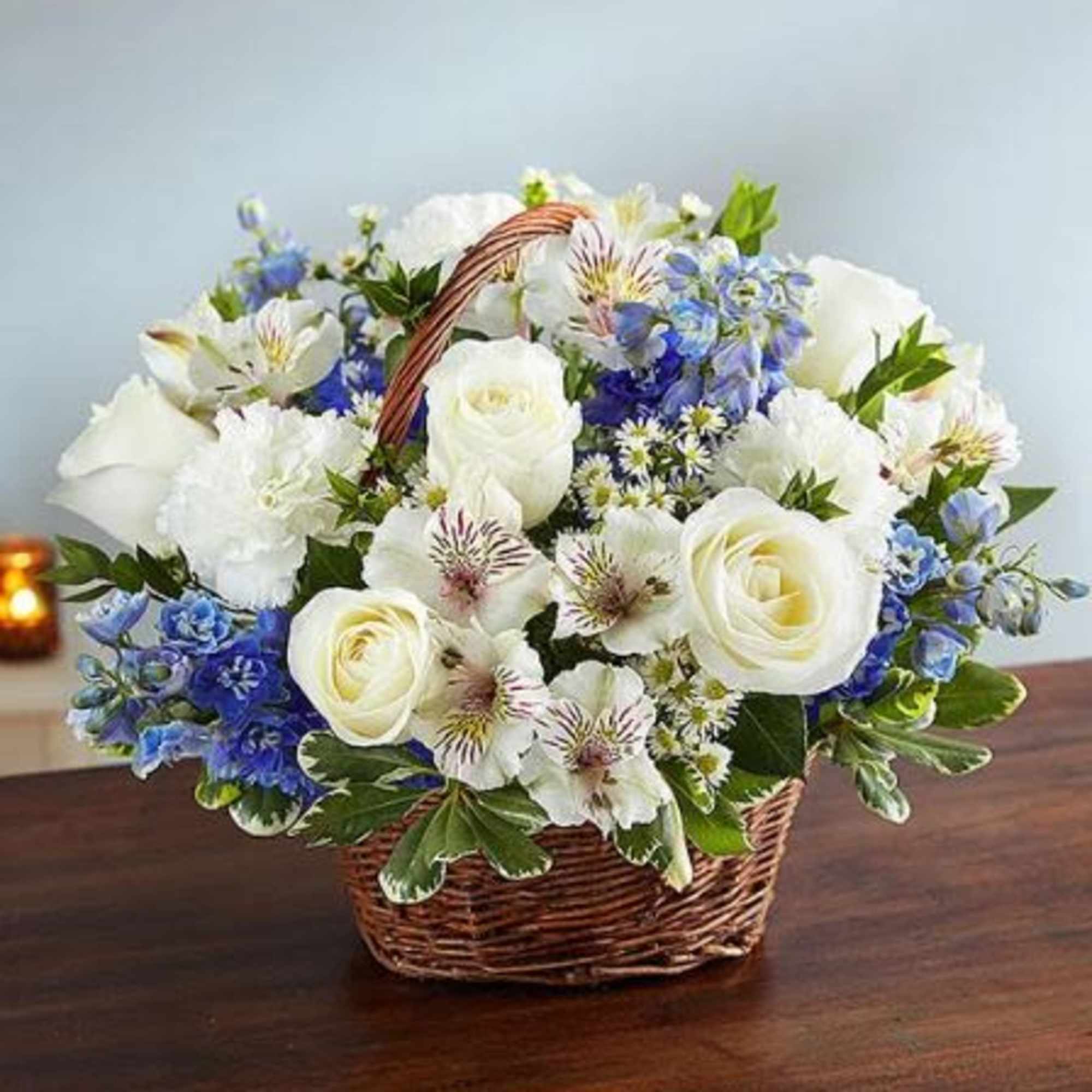  Pet Friendly?
No This arrangement contains Alstroemeria, which can cause digestive upset