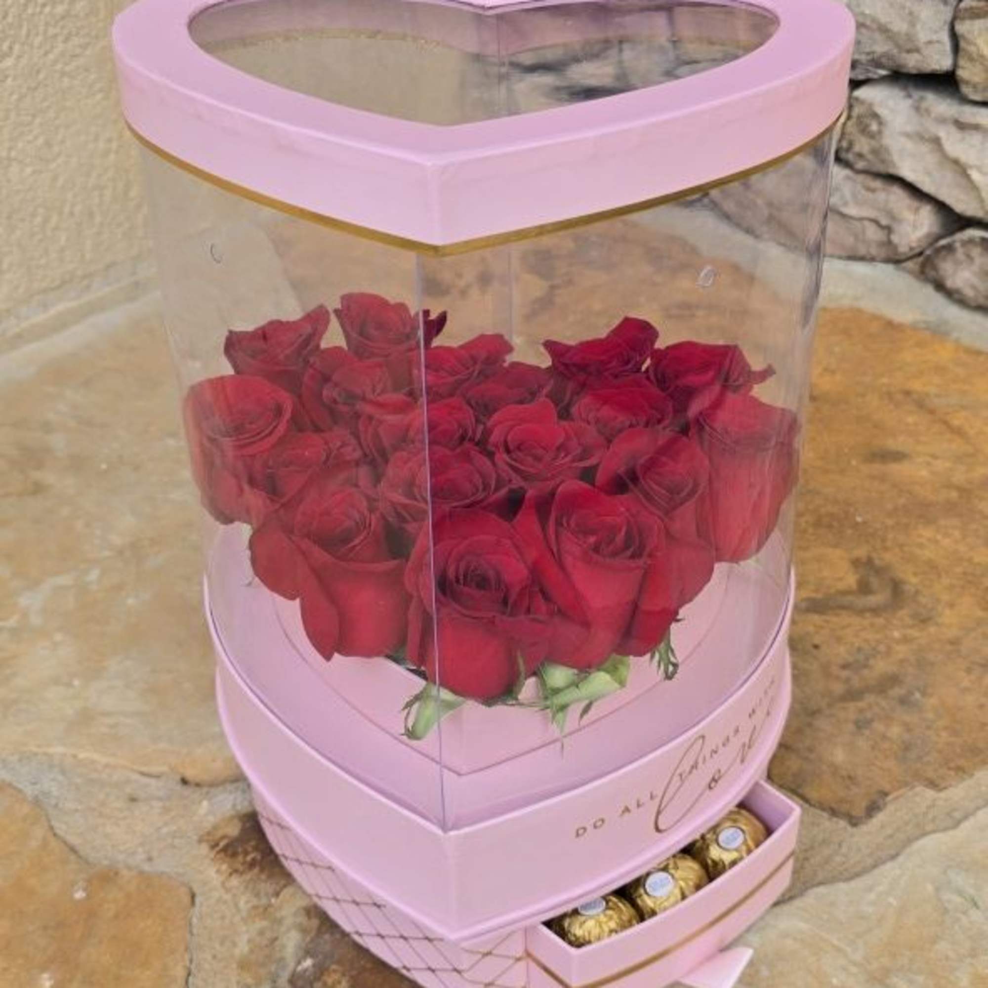 Elegant spining heart with candy. Great for Valentine&rsquo;s day.
