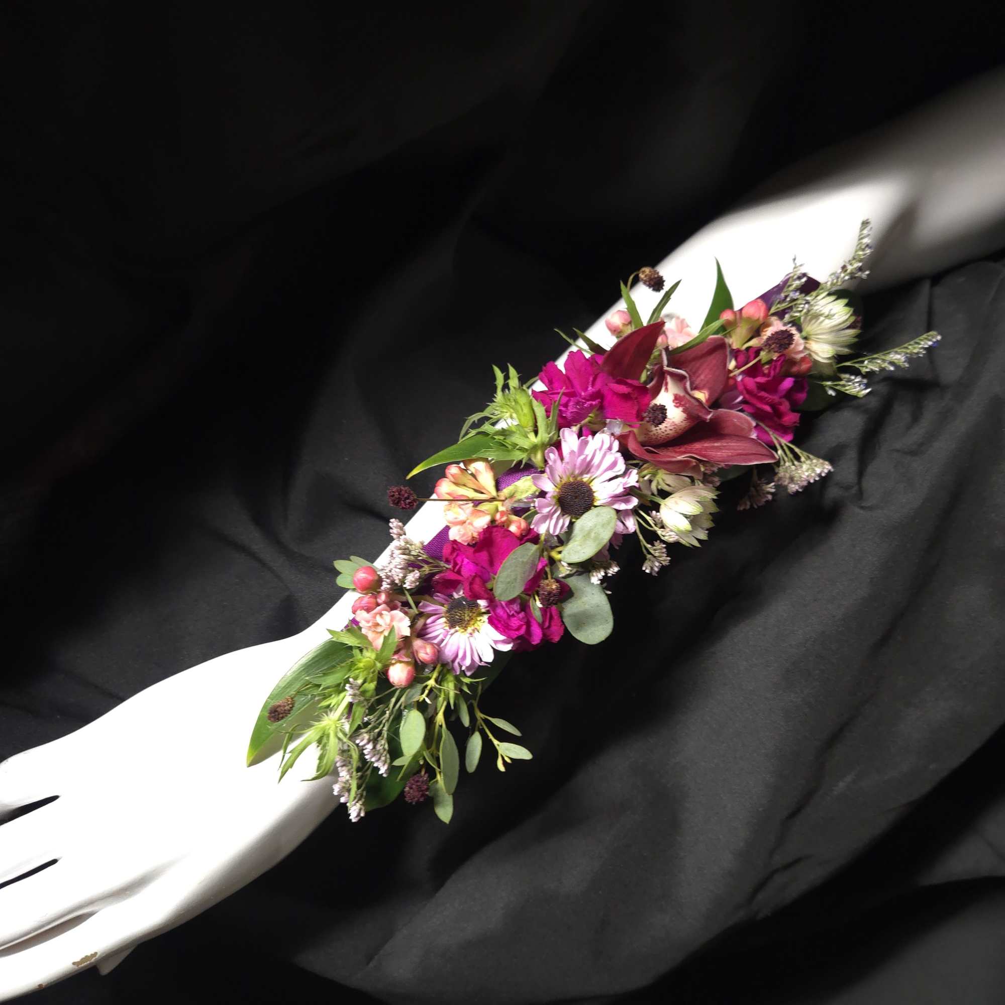 An arm corsage that moves with you 