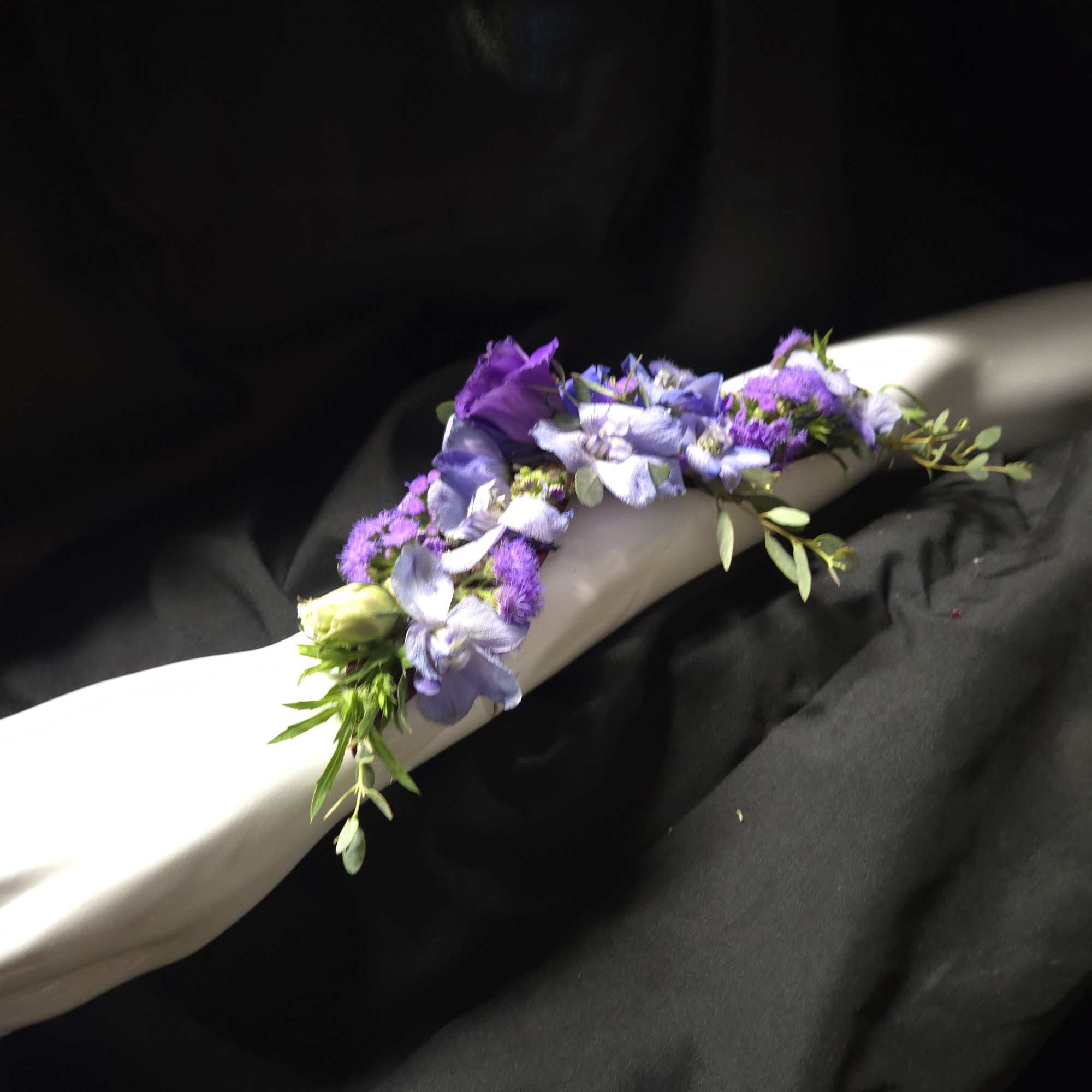 An arm corsage that moves with you 