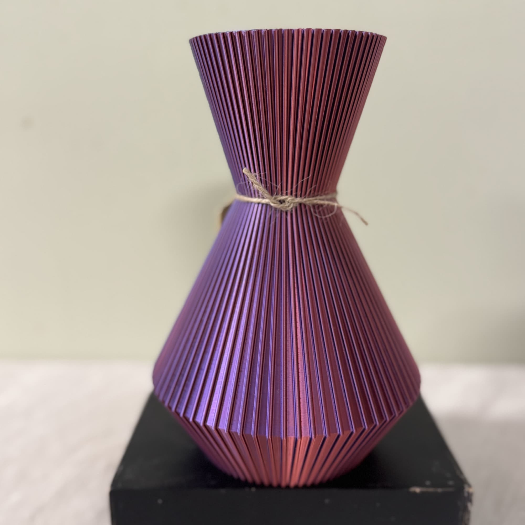 This product is manufactured using 3D printing, an energy-efficient process that enables