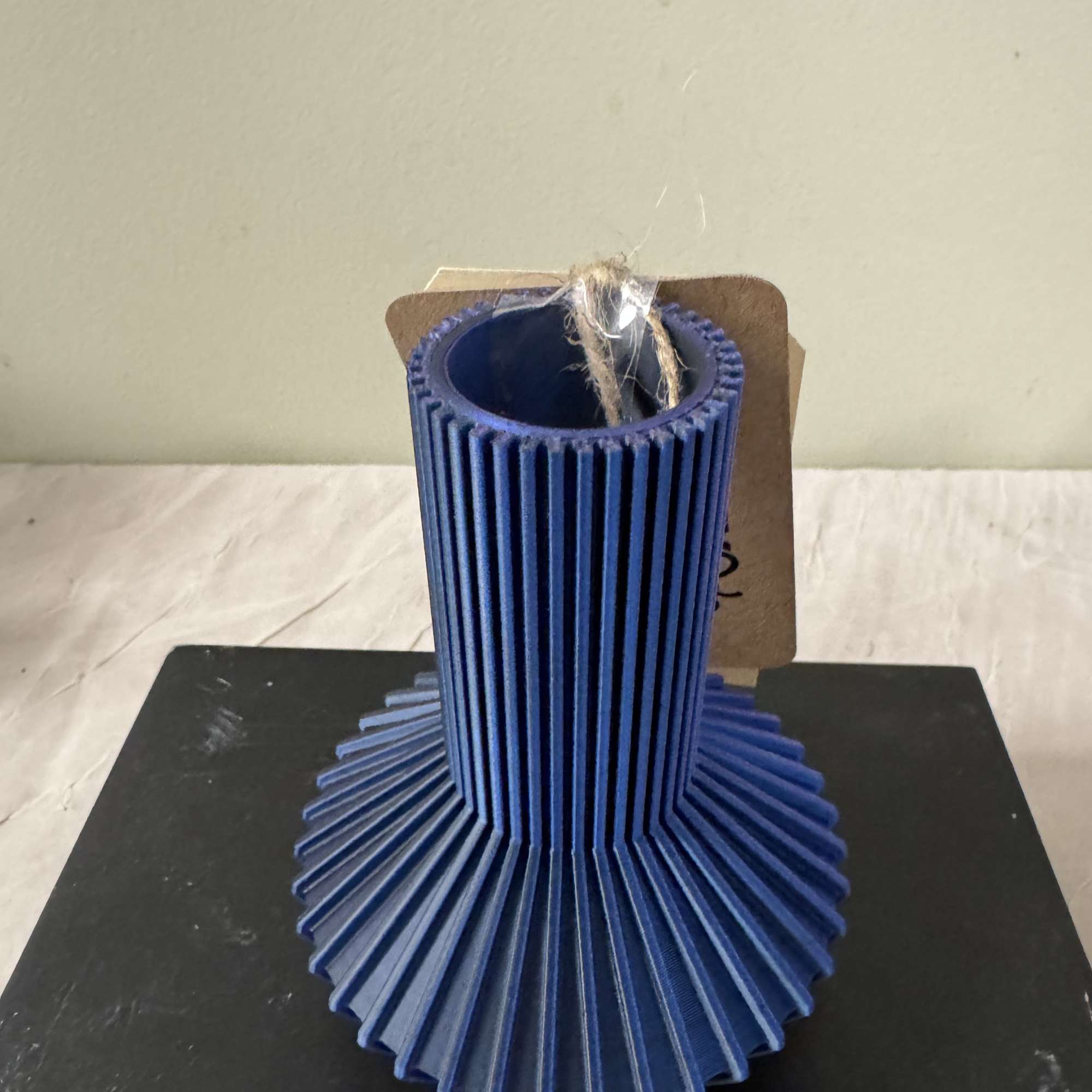 This product is manufactured using 3D printing, an energy-efficient process that enables