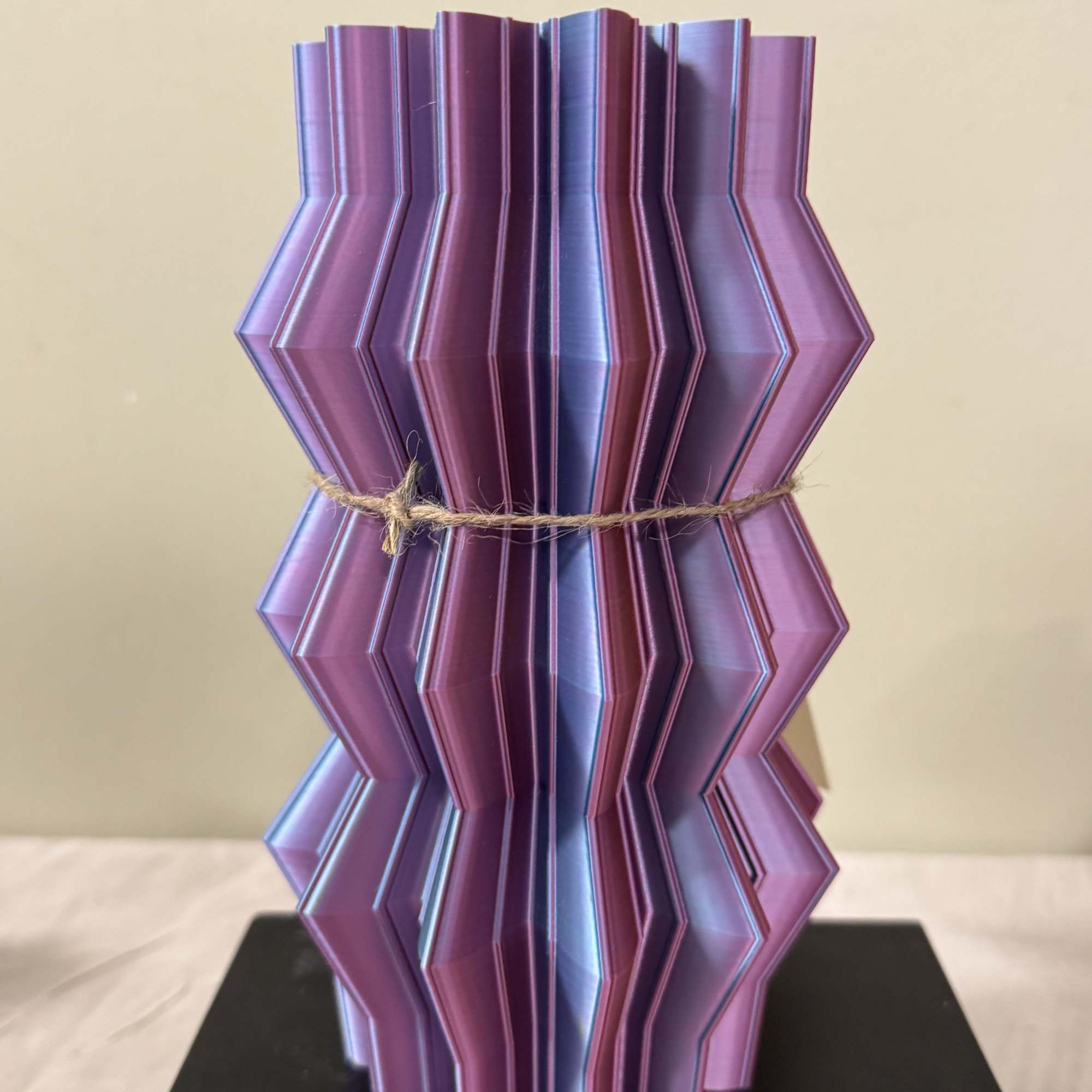 This product is manufactured using 3D printing, an energy-efficient process that enables