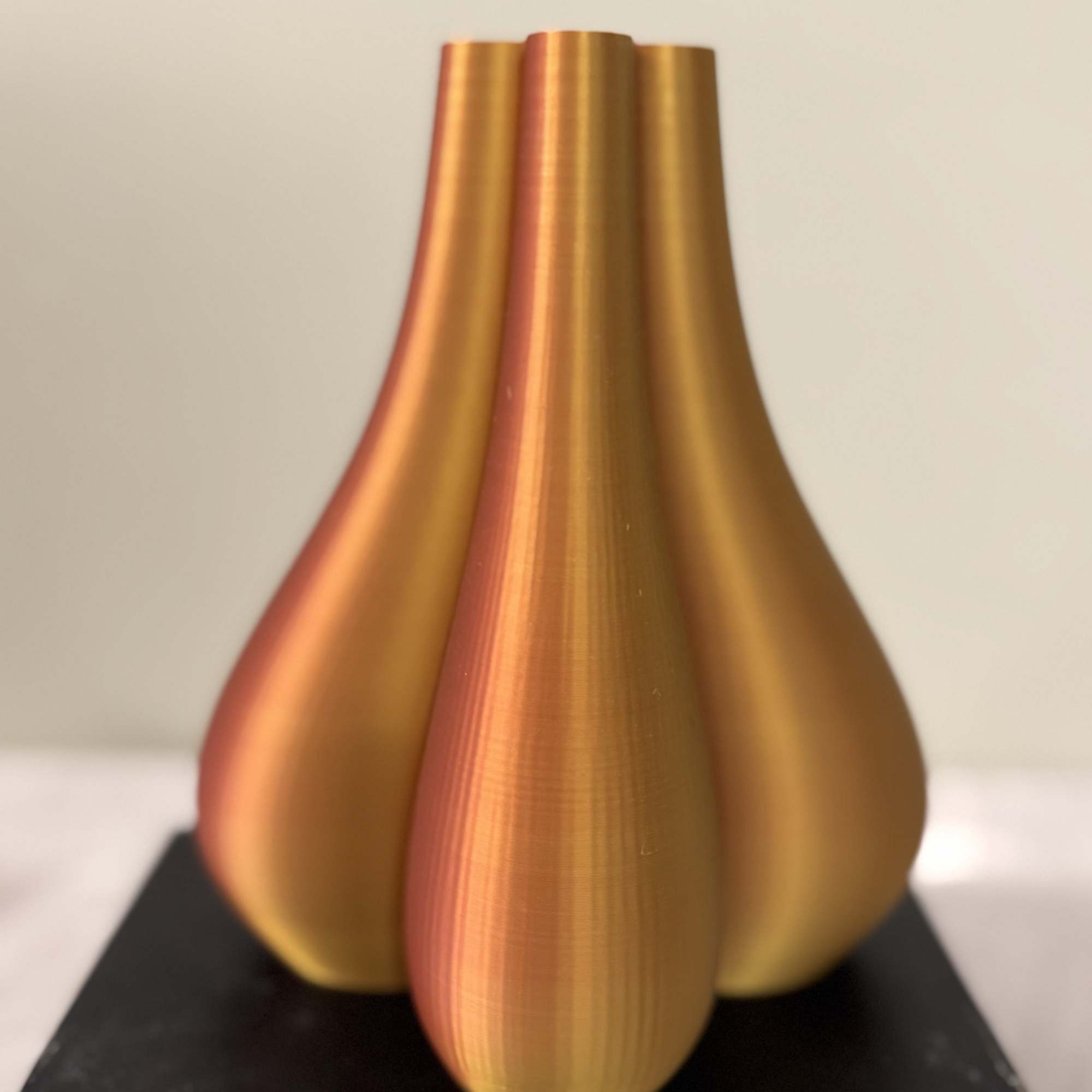 This product is manufactured using 3D printing, an energy-efficient process that enables