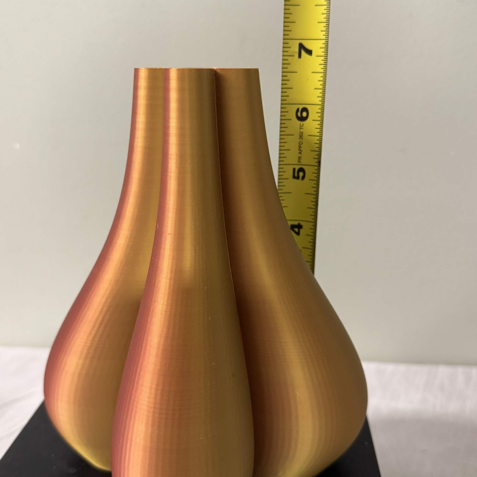 This product is manufactured using 3D printing, an energy-efficient process that enables