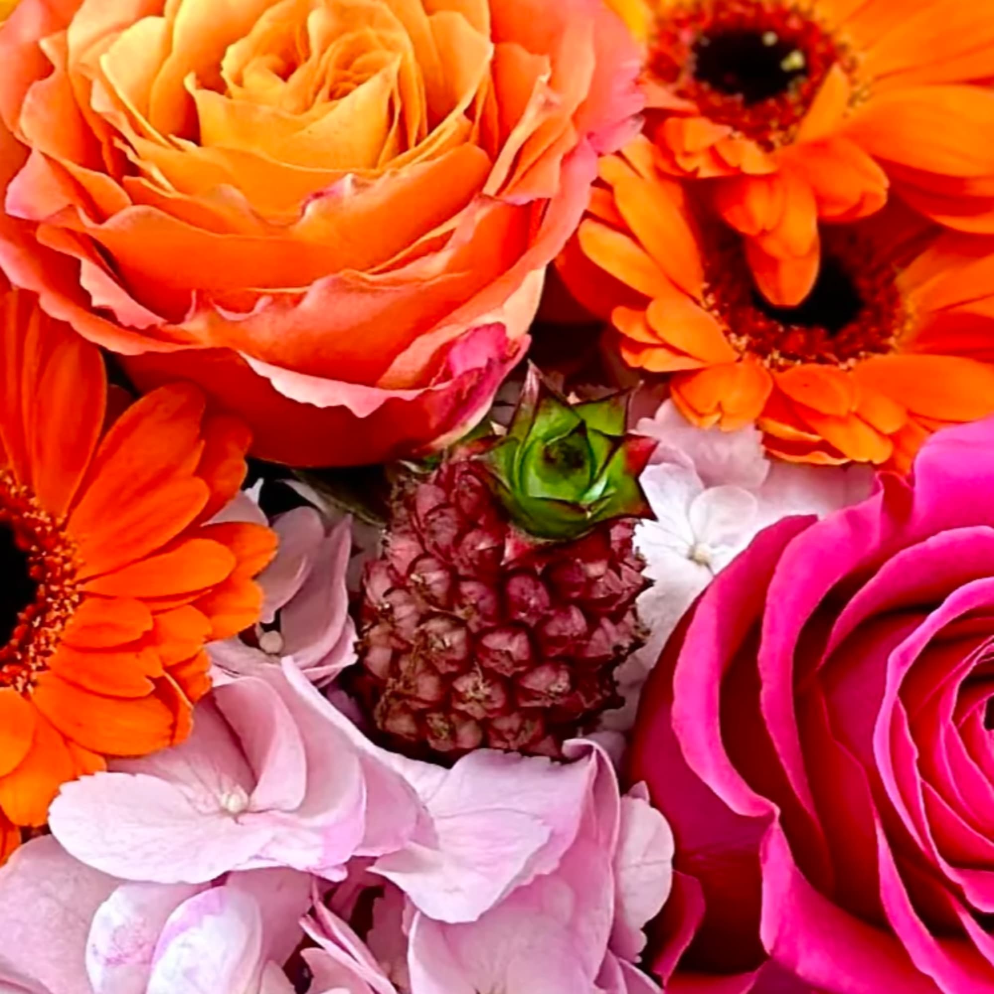 All aboard this tropical and fun arrangement, and yes there are actual