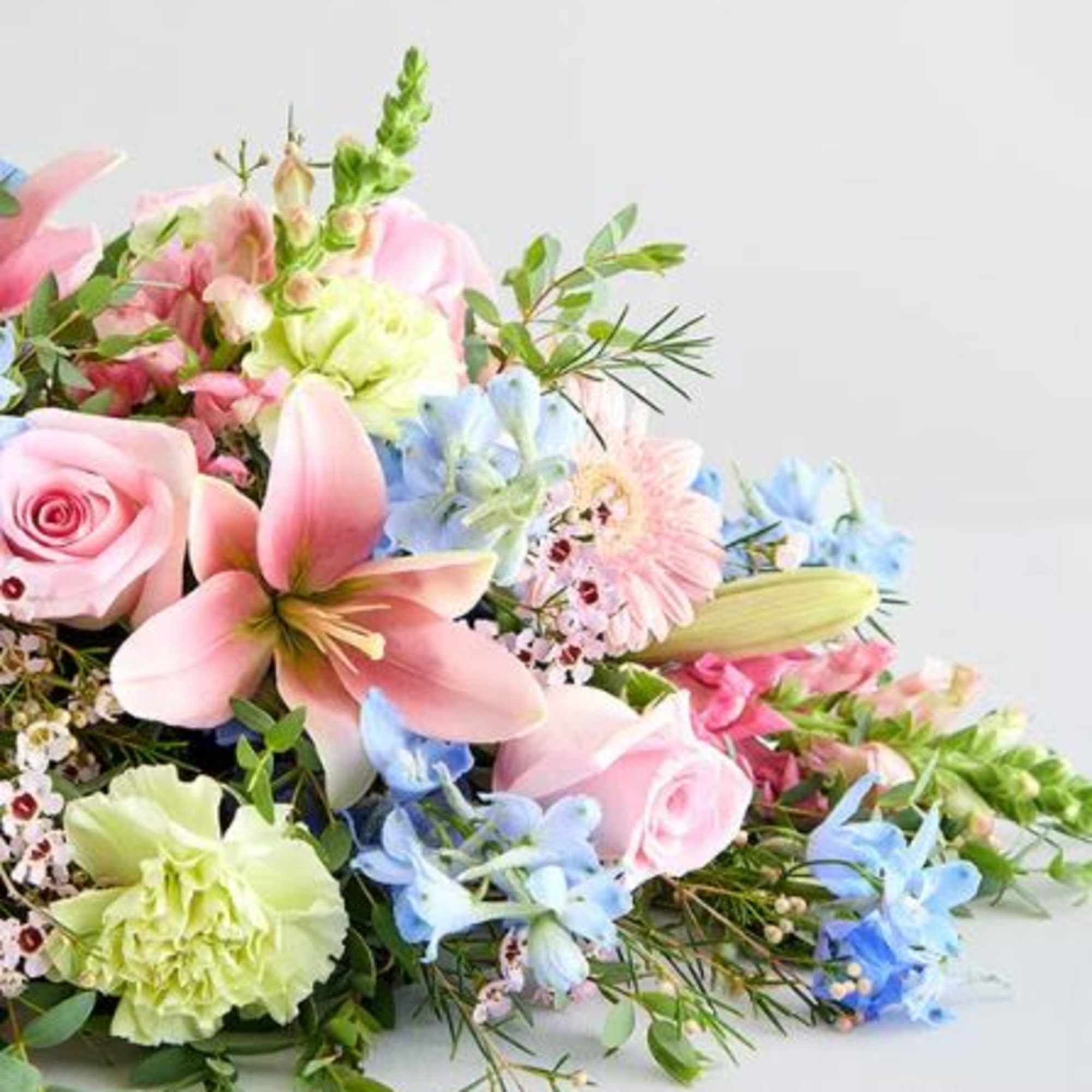  Pet Friendly?
No This arrangement contains Oriental Lilies, which are highly toxic