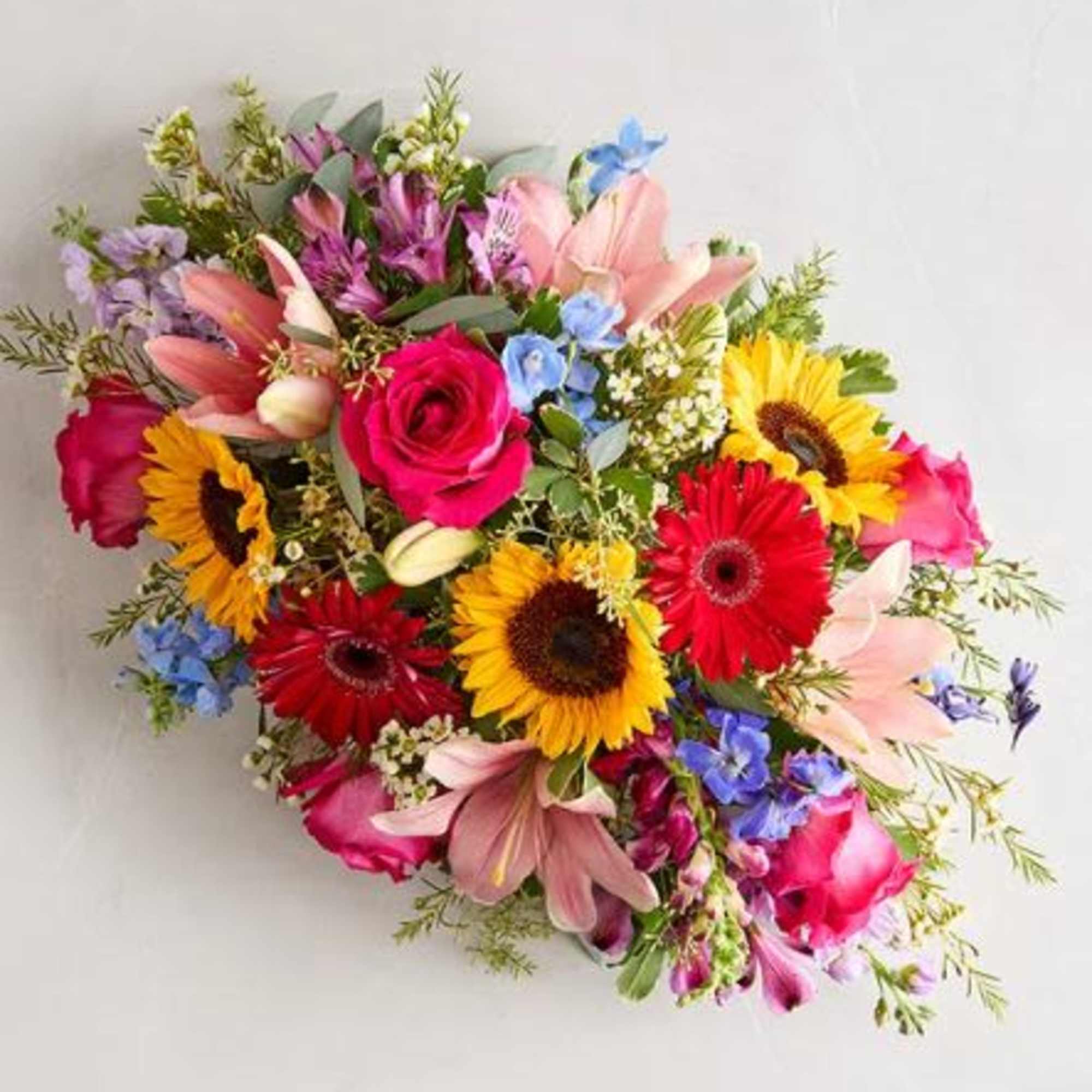  Pet Friendly?
No This arrangement contains lilies, which are highly toxic to