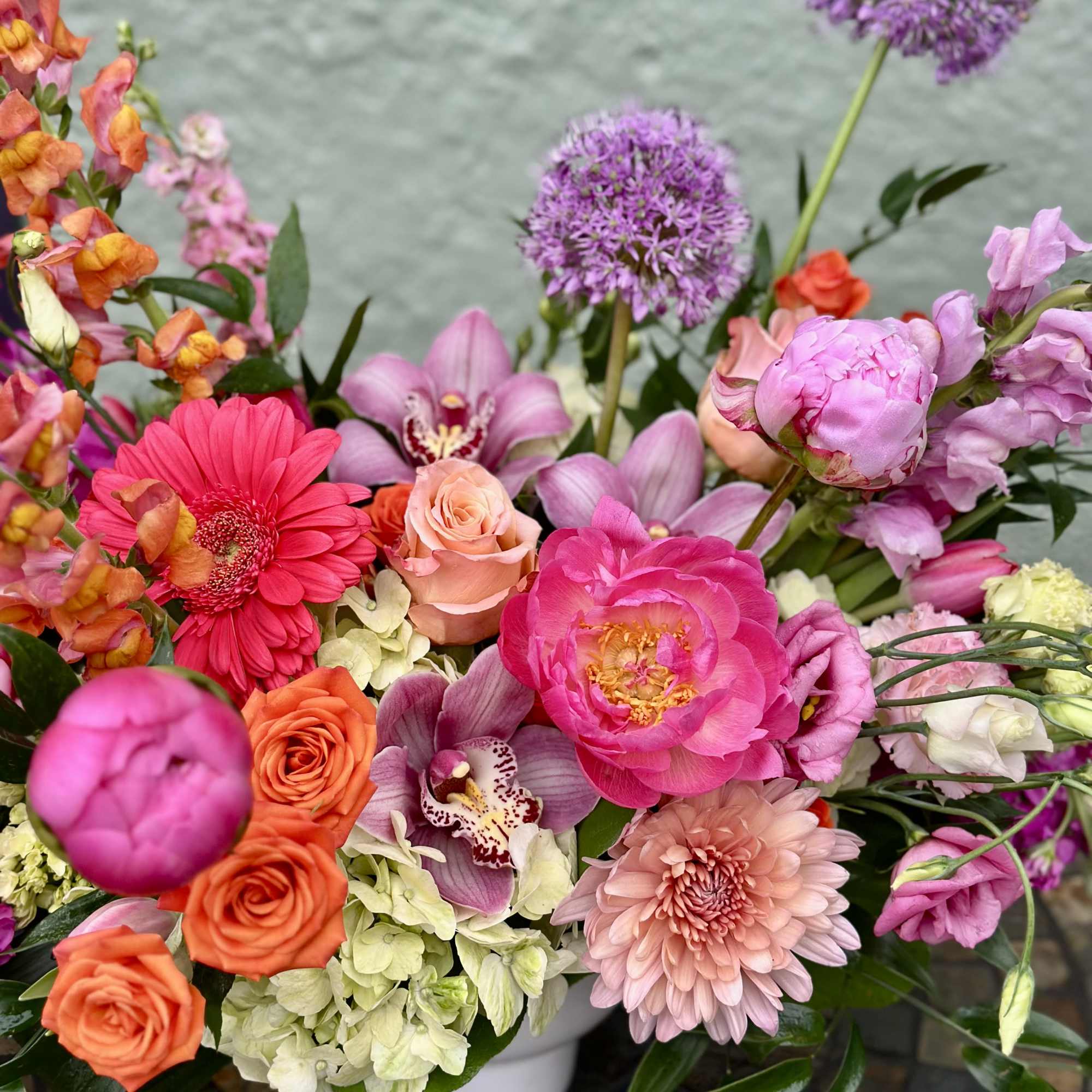 A lush, garden-style centerpiece that feels like a sunlit spring morning-this flower
