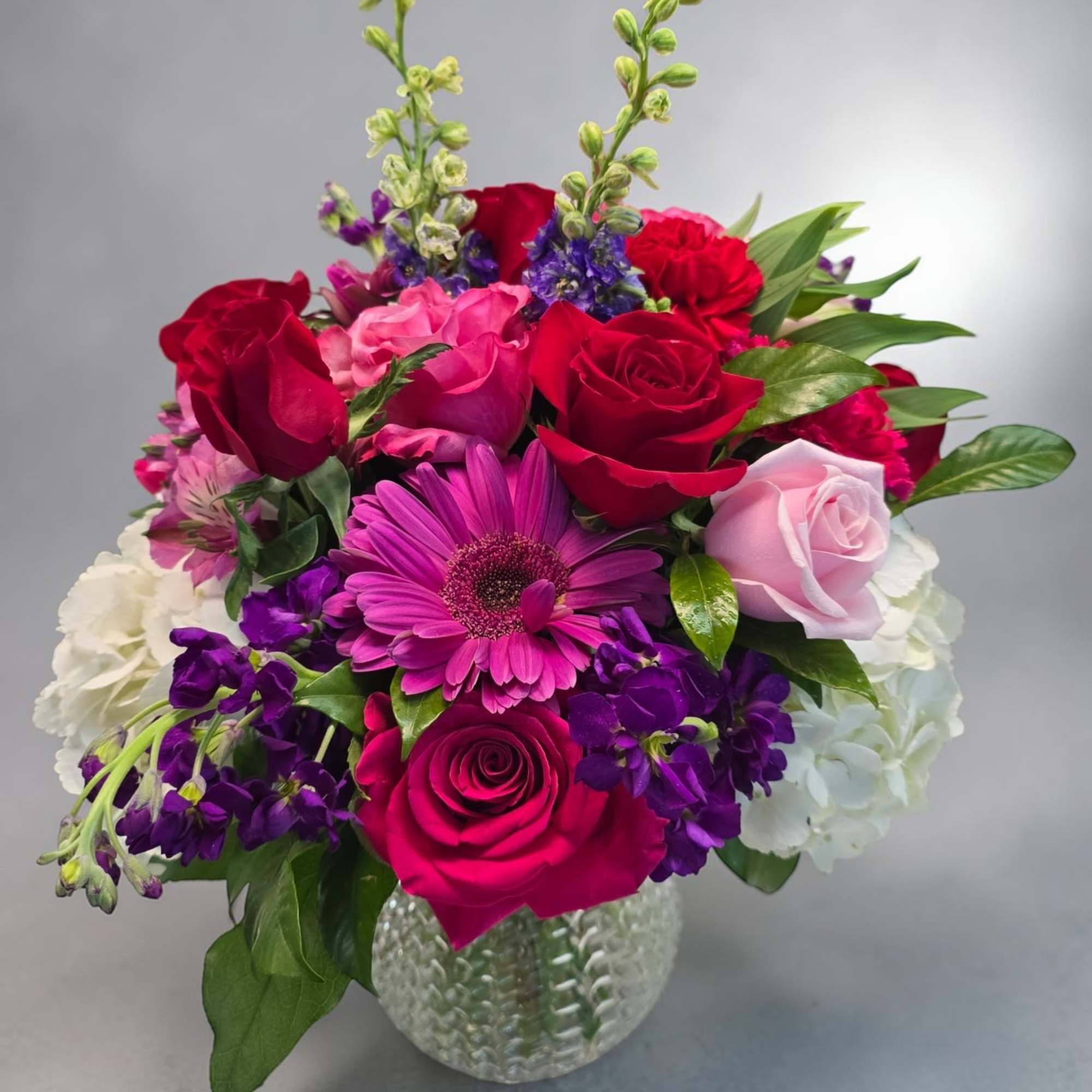 This design is rich, romantic, and beautifully compact, with a lush, garden-inspired