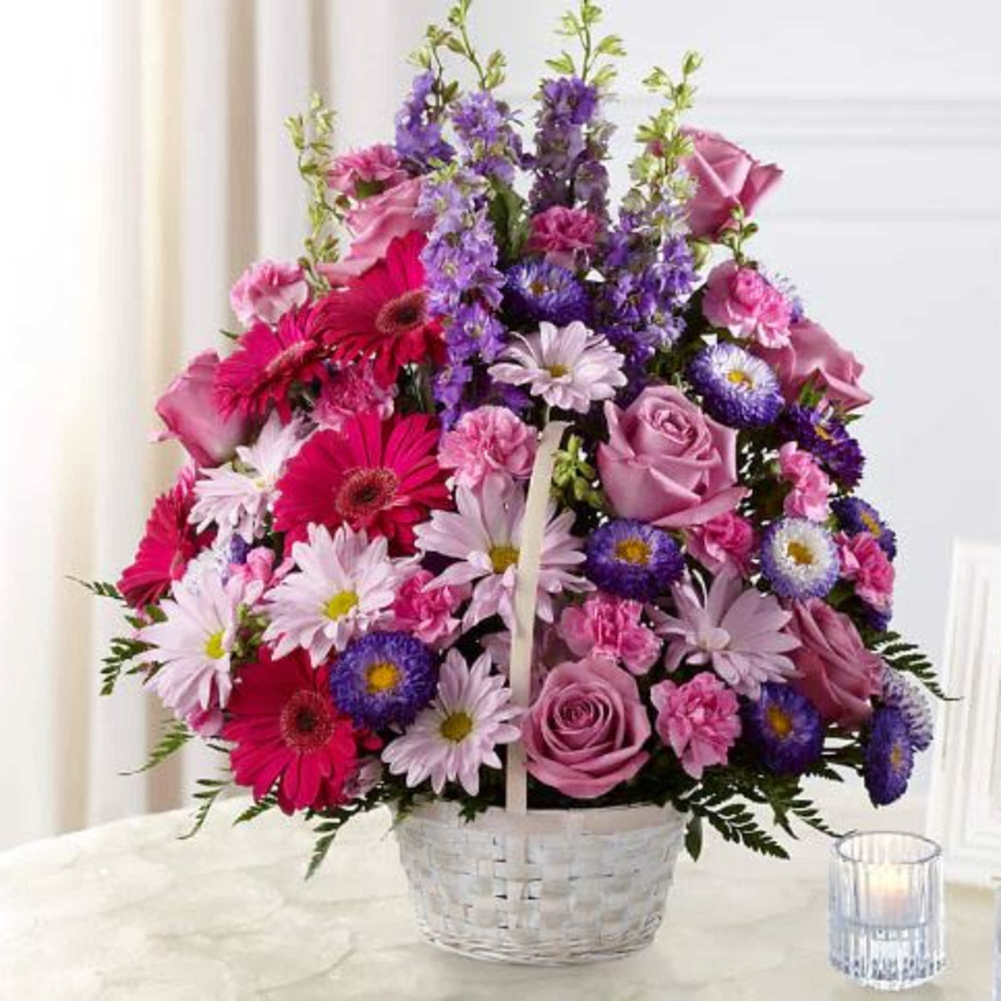  Pet Friendly?
No This arrangement contains Daisy Poms and Gerbera Daisies, which